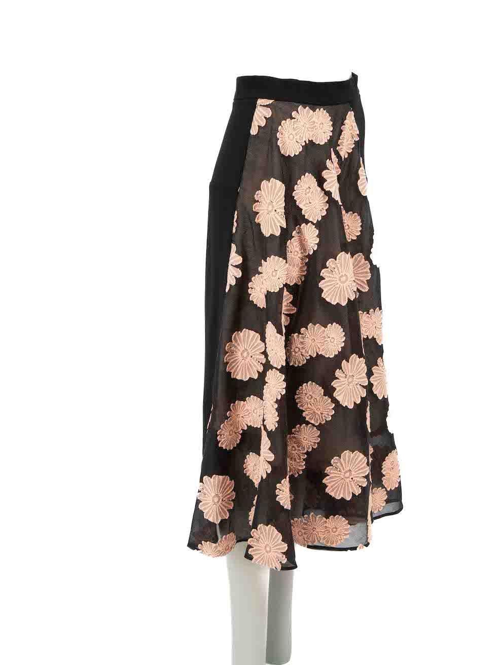 CONDITION is Good. Minor wear to skirt is evident. Light wear to the left side with a small mark and there are pulls to the weave at the rear on this used Roland Mouret designer resale item.

Details
Black
Cotton
Flared skirt
Midi length
Contrast