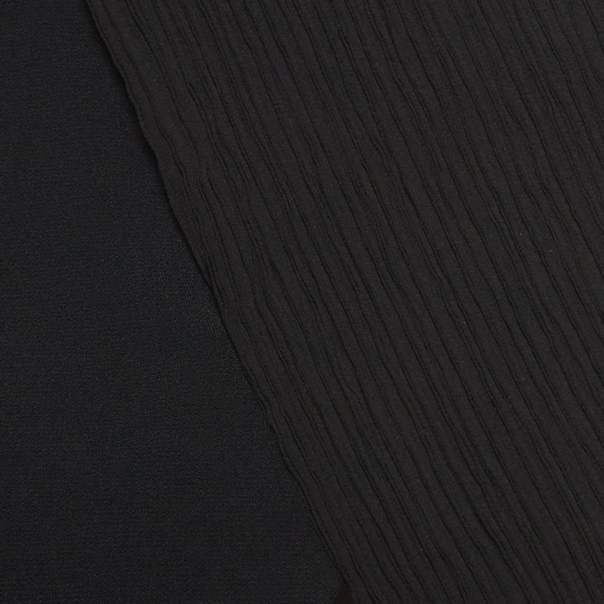 Roland Mouret Black Rippled Chiffon and Stretch Crepe Maida Crop Top L In Good Condition For Sale In Dubai, Al Qouz 2