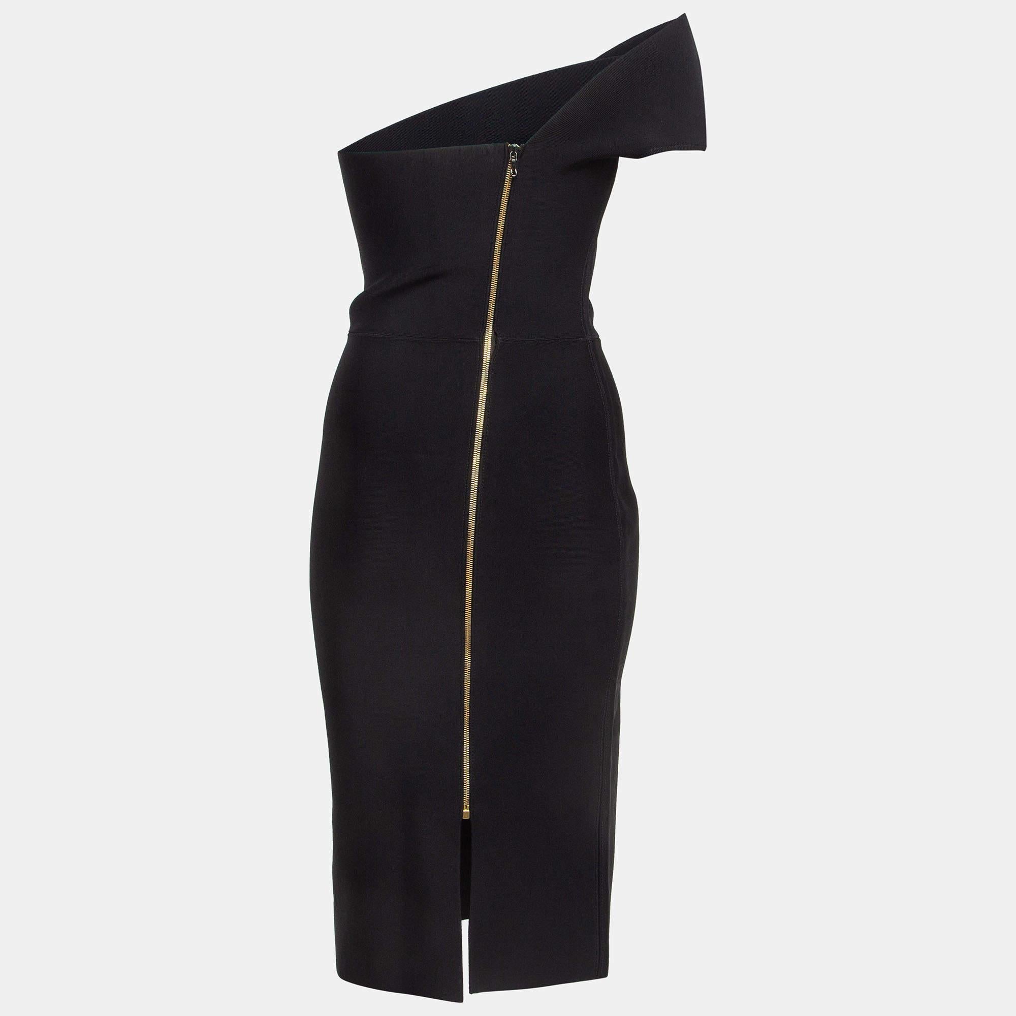 The fine artistry and the feminine silhouette of this Roland Mouret dress exhibit the label's impeccable craftsmanship in tailoring. It is stitched using quality materials, has a good fit, and can be easily styled with chic accessories, open-toe
