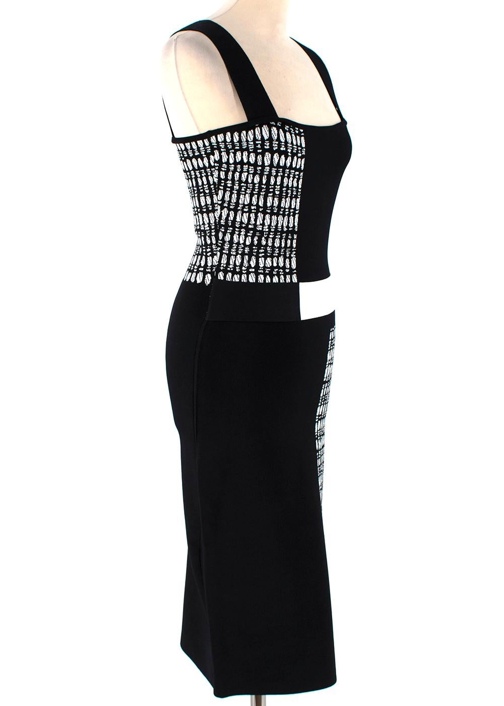 Roland Mouret Black & White Knit Dress 

-Made of soft knit 
-Gorgeous white graphical print 
-Black and white strap detail to the waist 
-Shoulder straps 
-Midi length 
-Classic elegant style 

Materials:
73% viscose, 27% lycra

Dry clean only