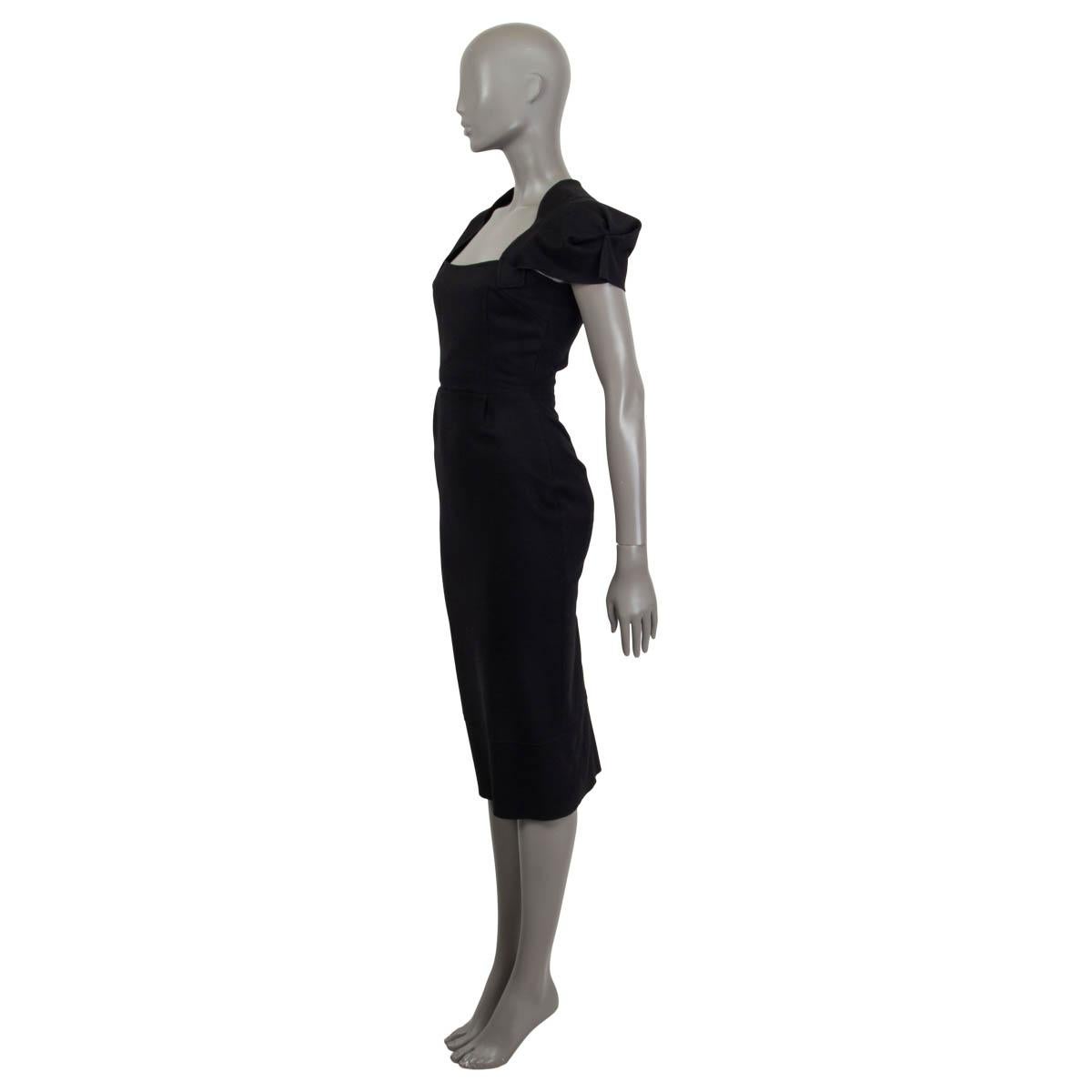 100% authentic Roland Mouret 2005 'Galaxy' bodycon dress in black wool (78%), polyamide (20%) and lycra (2%). Features short cap sleeves and a buttoned slit on the back. Opens with a zipper at the back. Lined in black polyamide (77%) and elastane