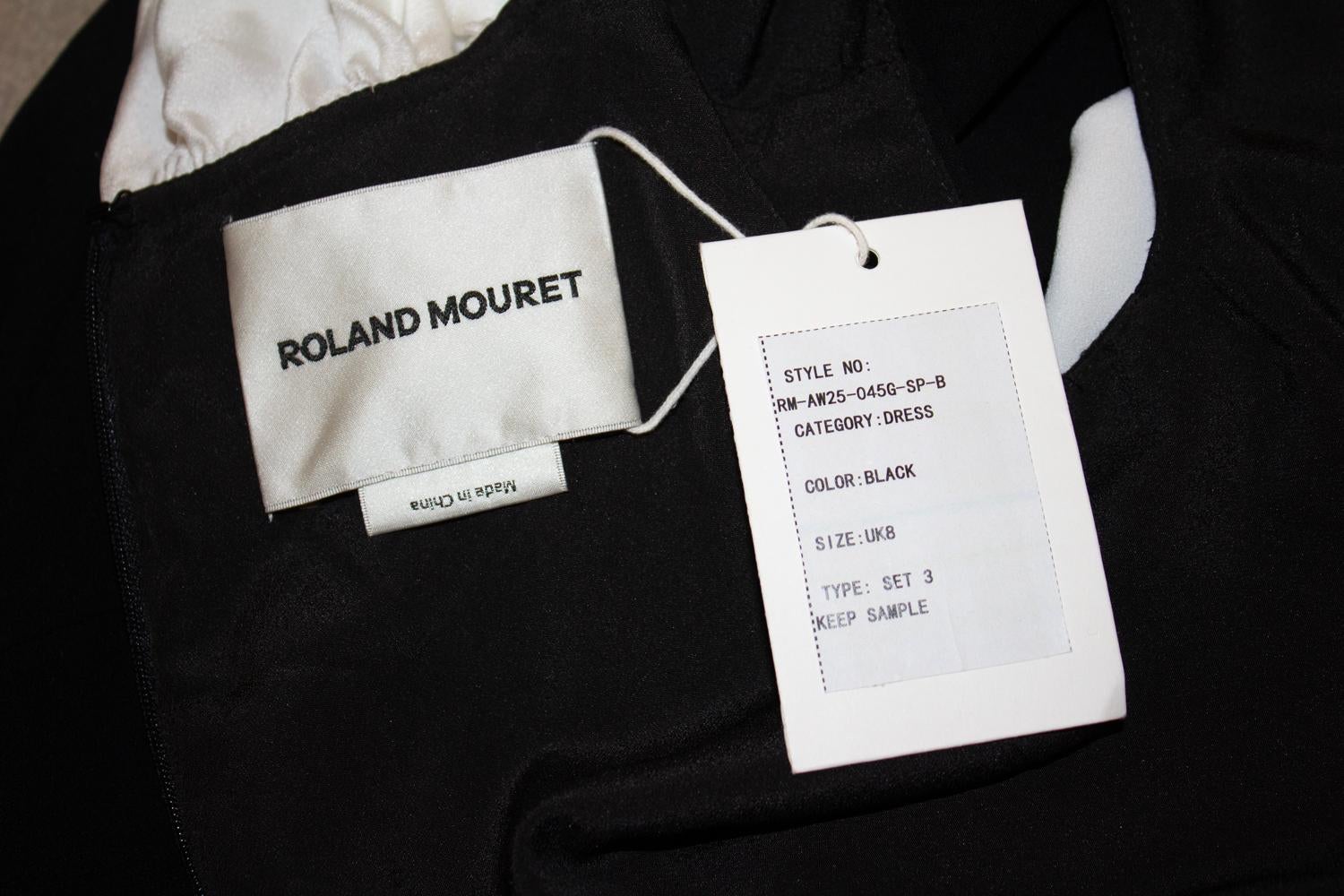 Roland Mouret Robe avec cape et détails diamantés en vente 4