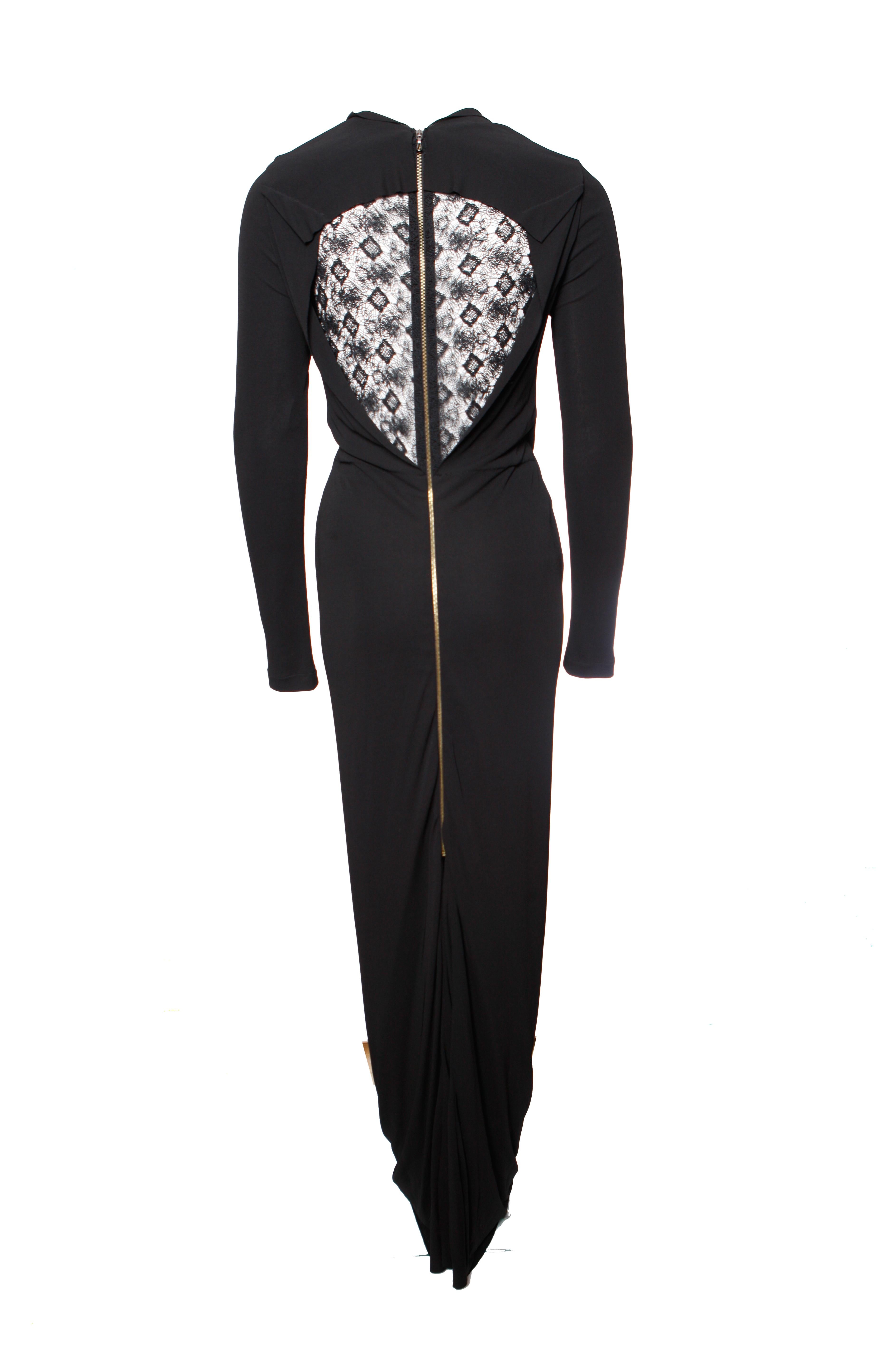 Roland Mouret, long black evening dress in size DE38/M (stretch). This product is in excellent condition/as good as new.

• CONDITION: excellent condition

• SIZE: DE38/M

• MEASUREMENTS: length 160 cm, width 40 cm, waist 36 cm, shoulder width 41