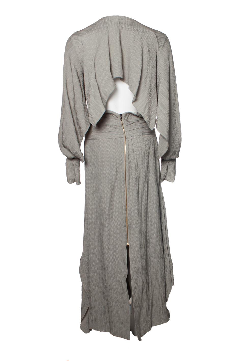 Roland mouret, Maxi dress in mint green. The item has a few small pulls in the fabric next to the zipper. Further in very good condition.

• CONDITION: good condition 

• SIZE: DE36 - S 

• MEASUREMENTS: length 143 cm, width 46 cm, waist 37 cm,