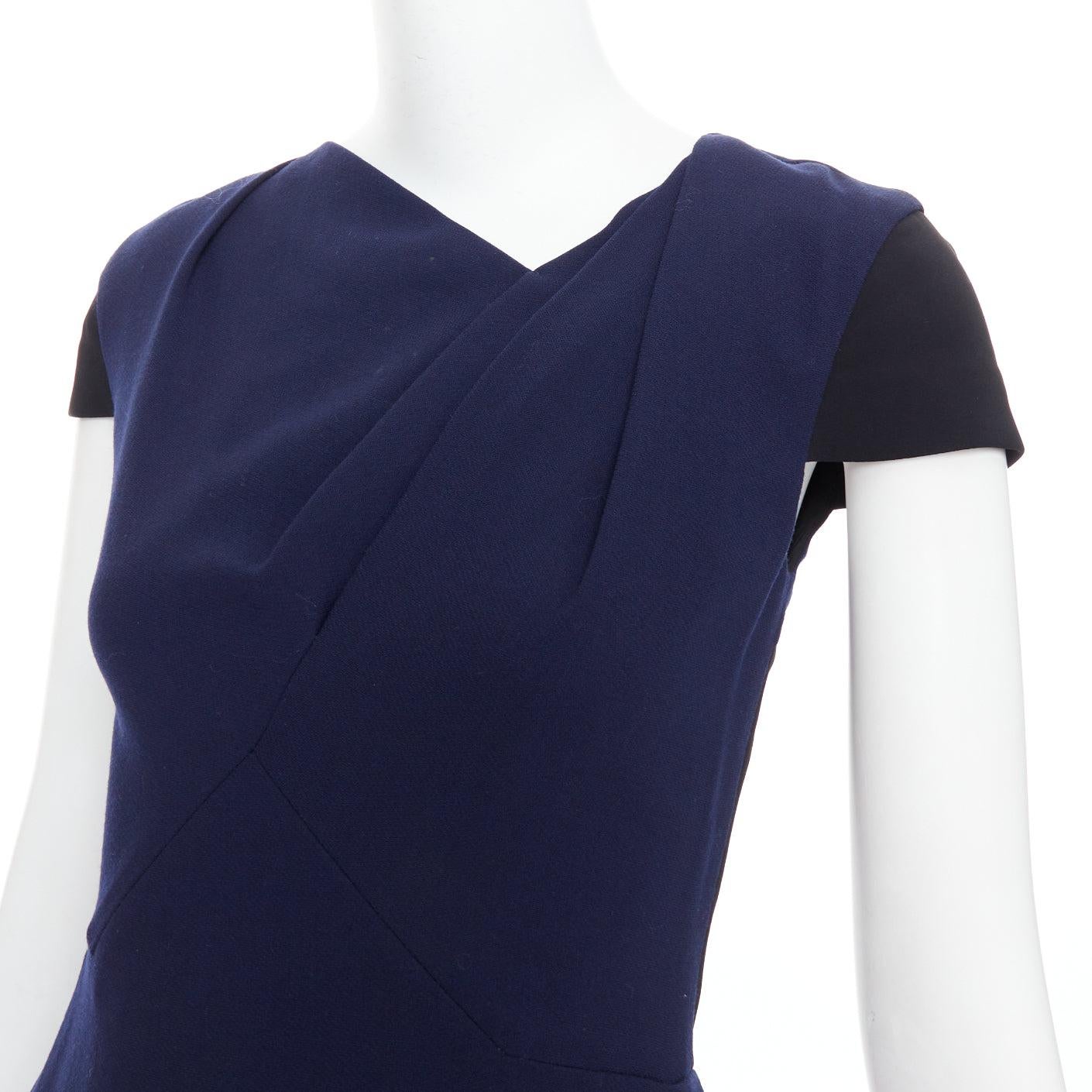 ROLAND Mouret abito a turni asimmetrico con maniche a cappuccio in misto lana blu navy UK6 XS in vendita 2