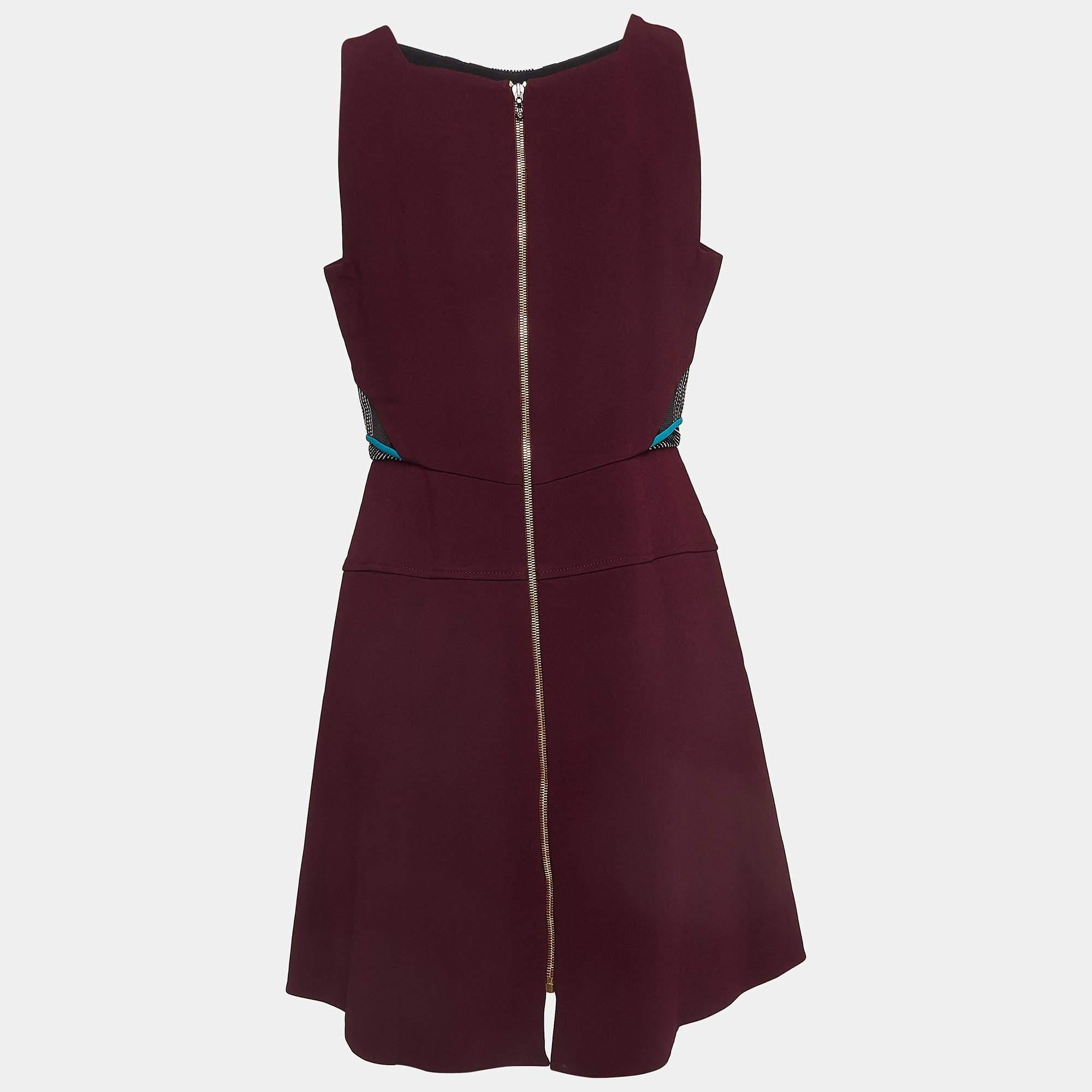 The fine artistry and the feminine silhouette of this Roland Mouret dress exhibit the label's impeccable craftsmanship in tailoring. It is stitched using quality materials, has a good fit, and can be easily styled with chic accessories, open-toe