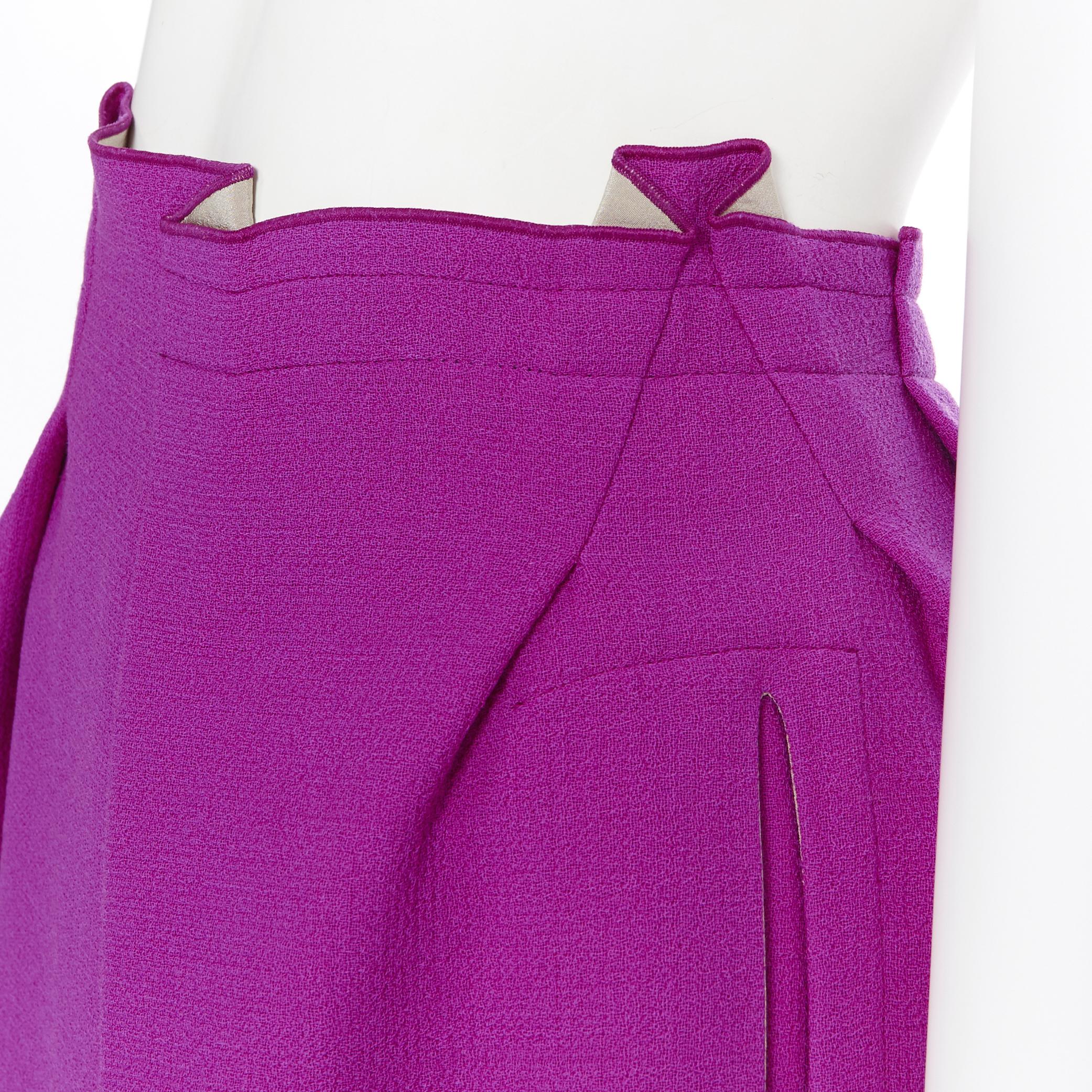 ROLAND MOURET purple wool origami folded pleat A-line skirt UK6 XS
Brand: Roland Mouret
Designer: Roland Mouret
Model Name / Style: A-line skirt
Material: Wool, silk
Color: Purple
Pattern: Solid
Closure: Zip
Extra Detail: Origami pleating at waist.