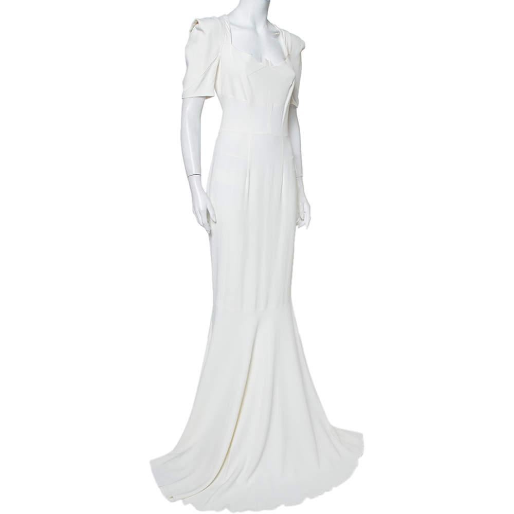 Cette magnifique robe Jansen de Roland Mouret vous permettra d'afficher un style glamour ! Cette création en crêpe blanc présente une silhouette flatteuse et a été conçue avec des panneaux et des manches courtes. Le bas évasé lui confère une allure