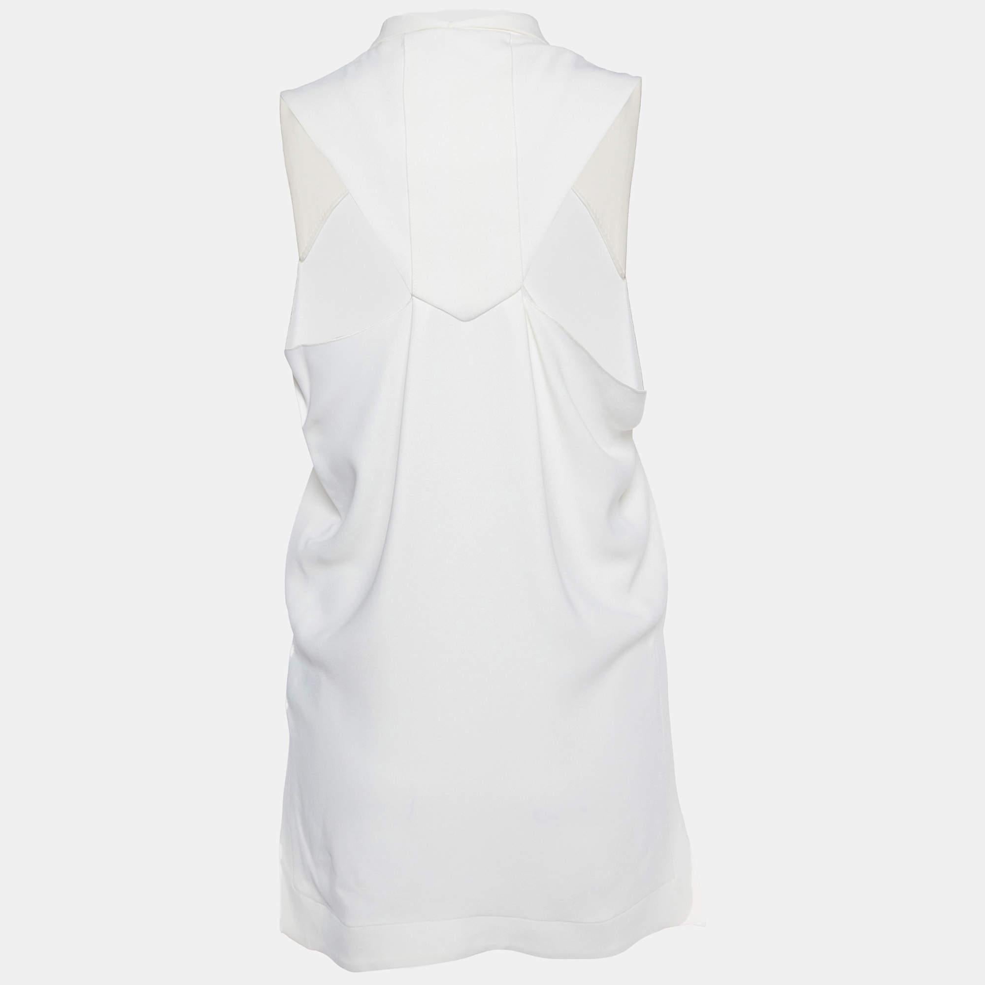 Find great style and comfort while wearing this designer top. Tailored using the best fabrics the creation has been given immense detail. Style it with a pair of jeans and flats.
