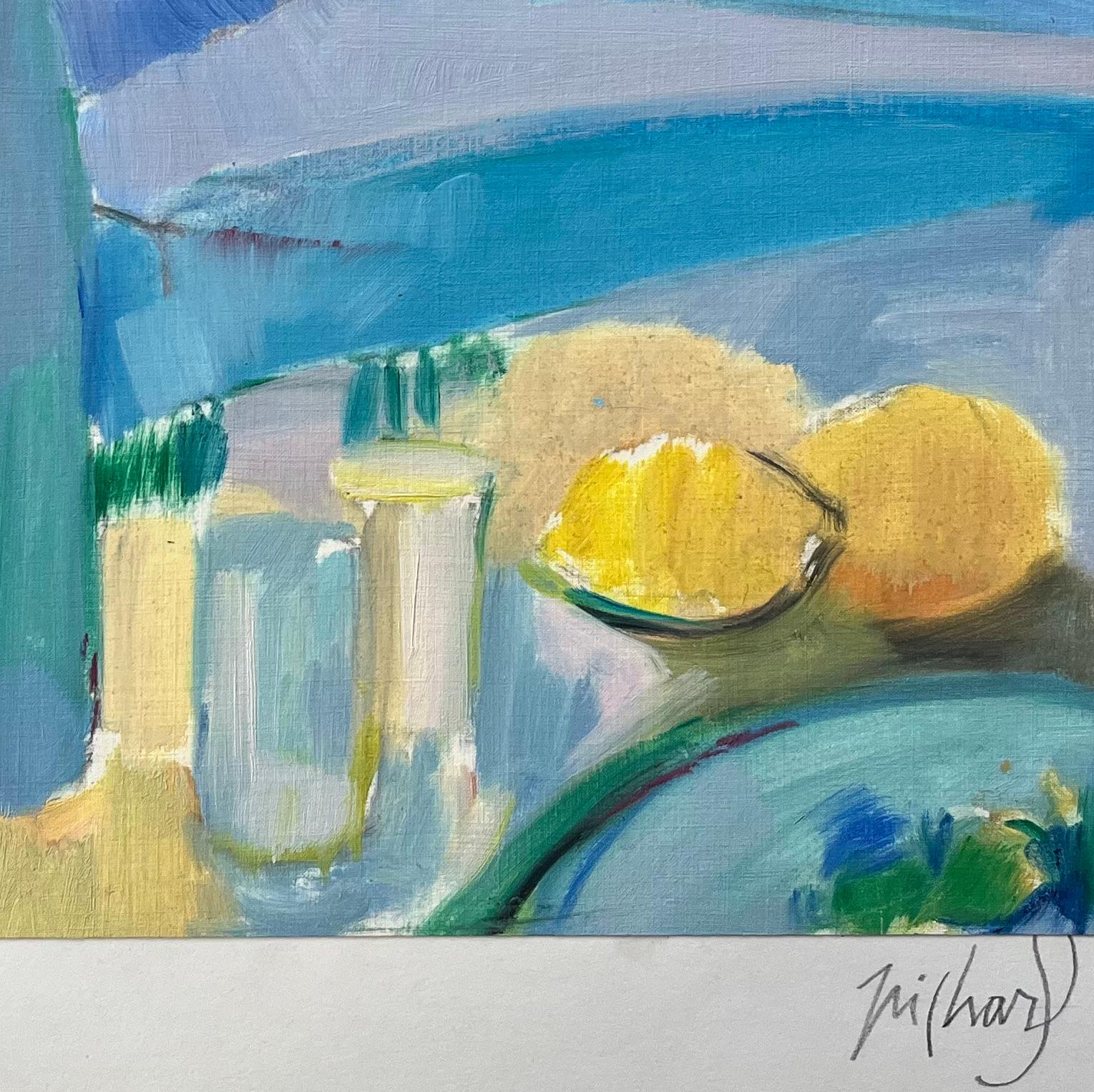 Título: Pintura al óleo original de un vibrante bodegón con limones y botella

Artista: Roland Pichard

Firmado: Abajo a la derecha

Técnica: Óleo sobre papel al óleo, montado sobre cartulina

Tamaño: 14 (alto) x 10,75 (ancho) (Montado:22 (alto) x