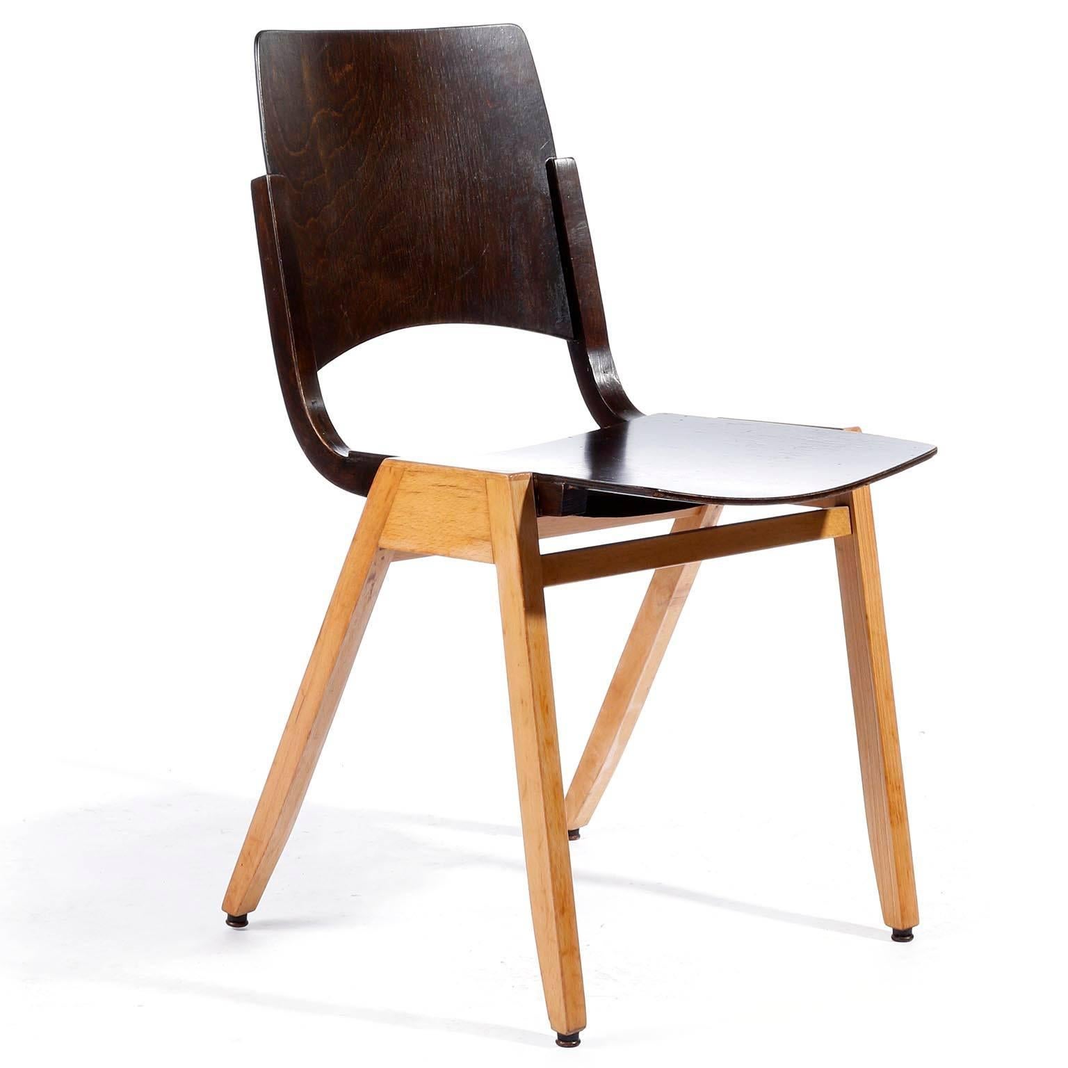 Tacheté Roland Rainer, ensemble de huit chaises empilables P7 en hêtre bicolore, Autriche, 1952 en vente