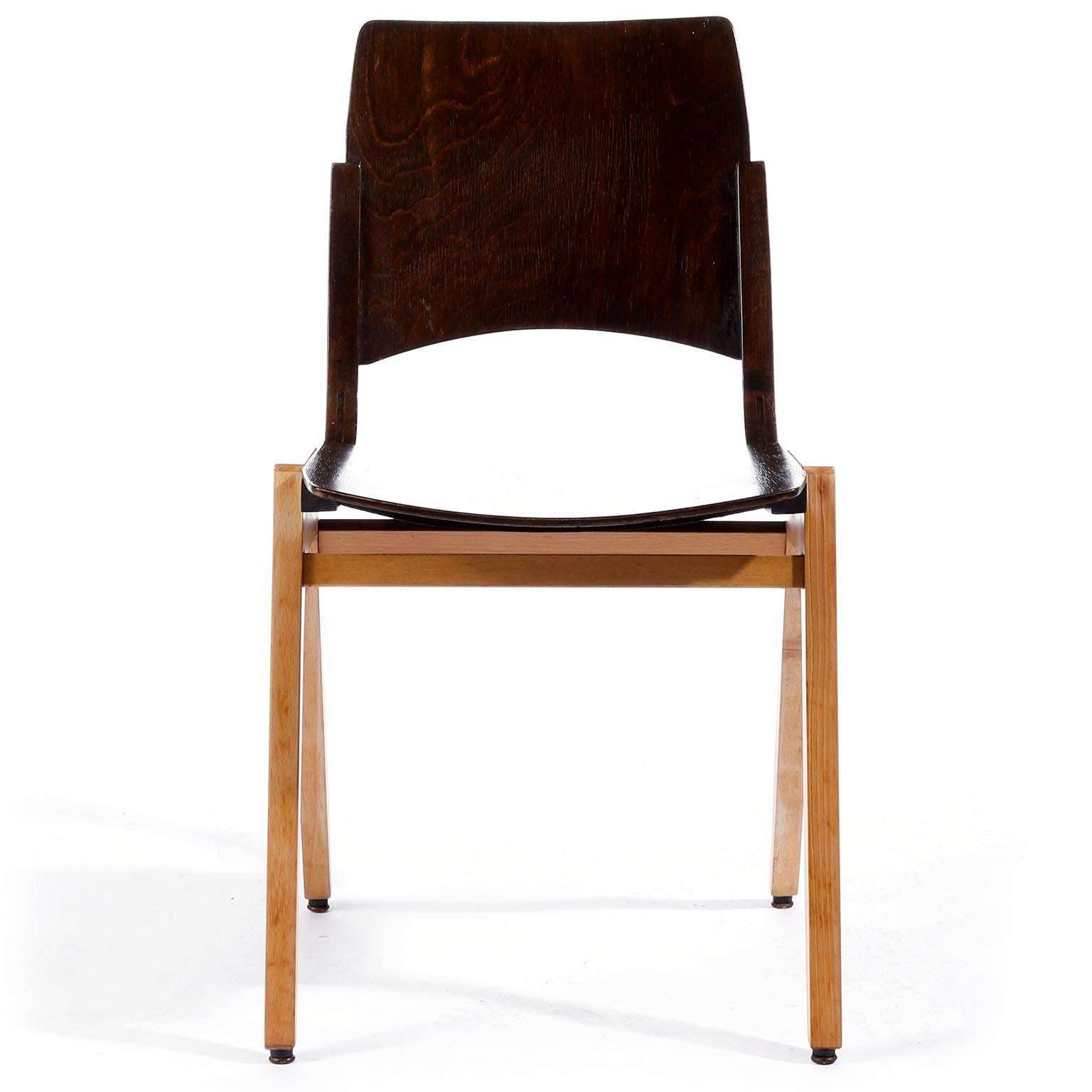 Peint Roland Rainer, ensemble de quatre chaises empilables P7, en hêtre bicolore, Autriche, 1952 en vente