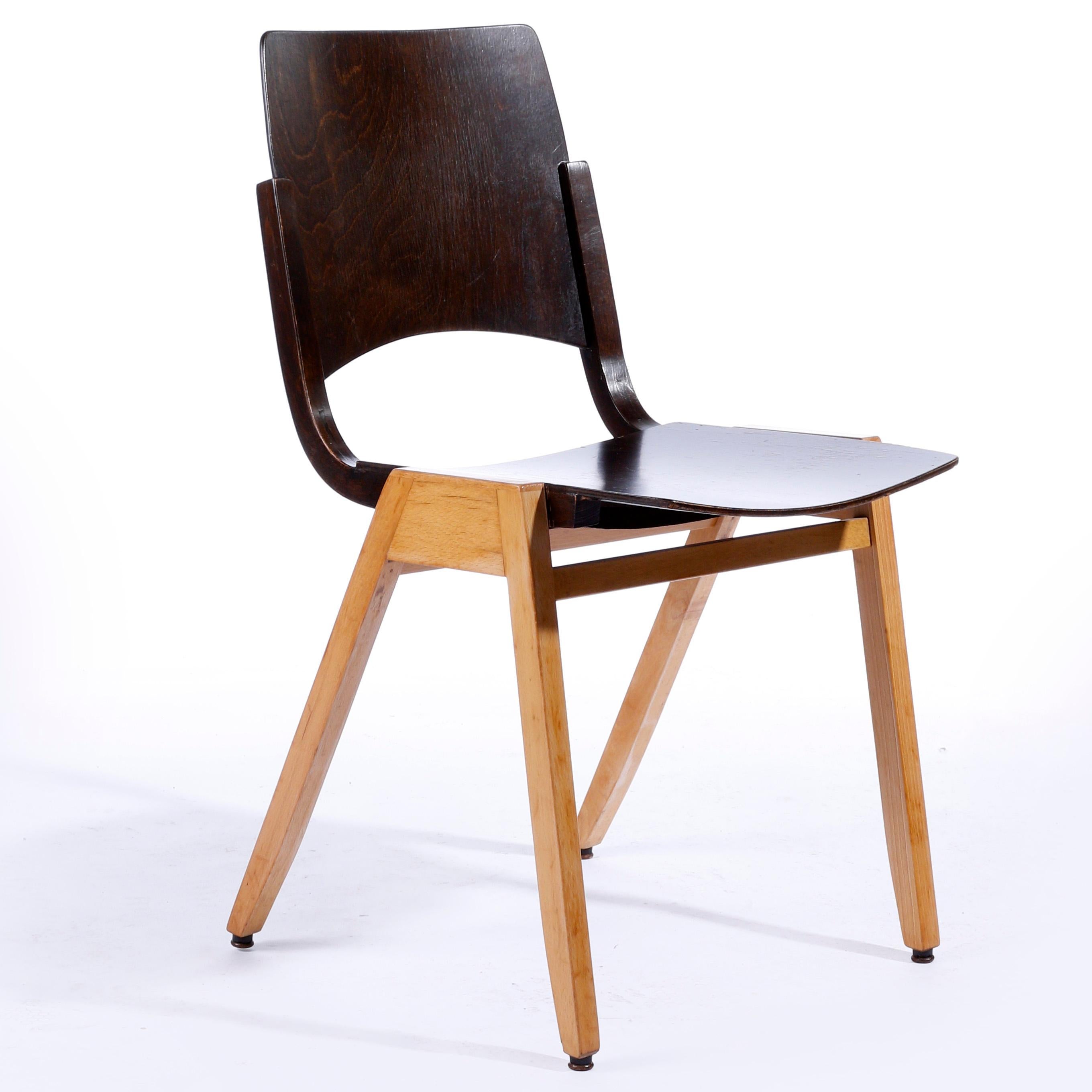 Roland Rainer, ensemble de quatre chaises empilables P7, en hêtre bicolore, Autriche, 1952 Bon état - En vente à Hausmannstätten, AT