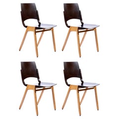 Roland Rainer, Juego de cuatro sillas apilables P7, Haya bicolor, Austria, 1952