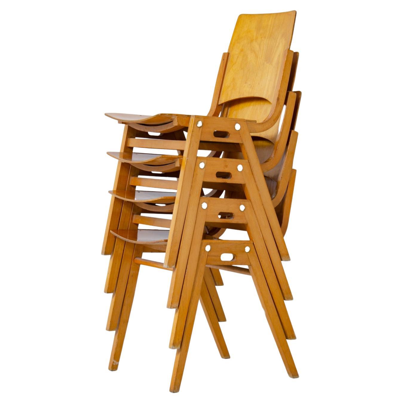 Ensemble de 8 chaises empilables modernes du milieu du siècle dernier de Roland Rainer, modèle P7