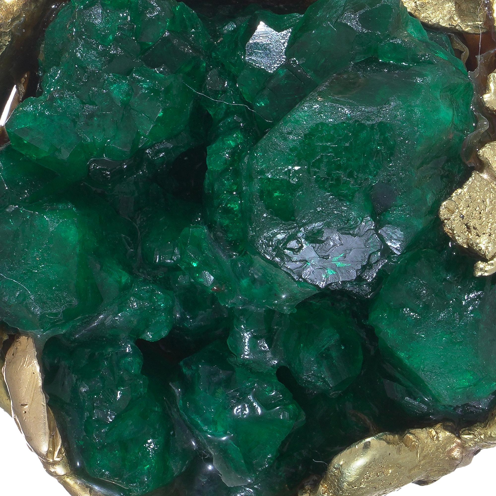 Taille grossière Roland Schad Pendentif émeraude brute en or 18ct en vente