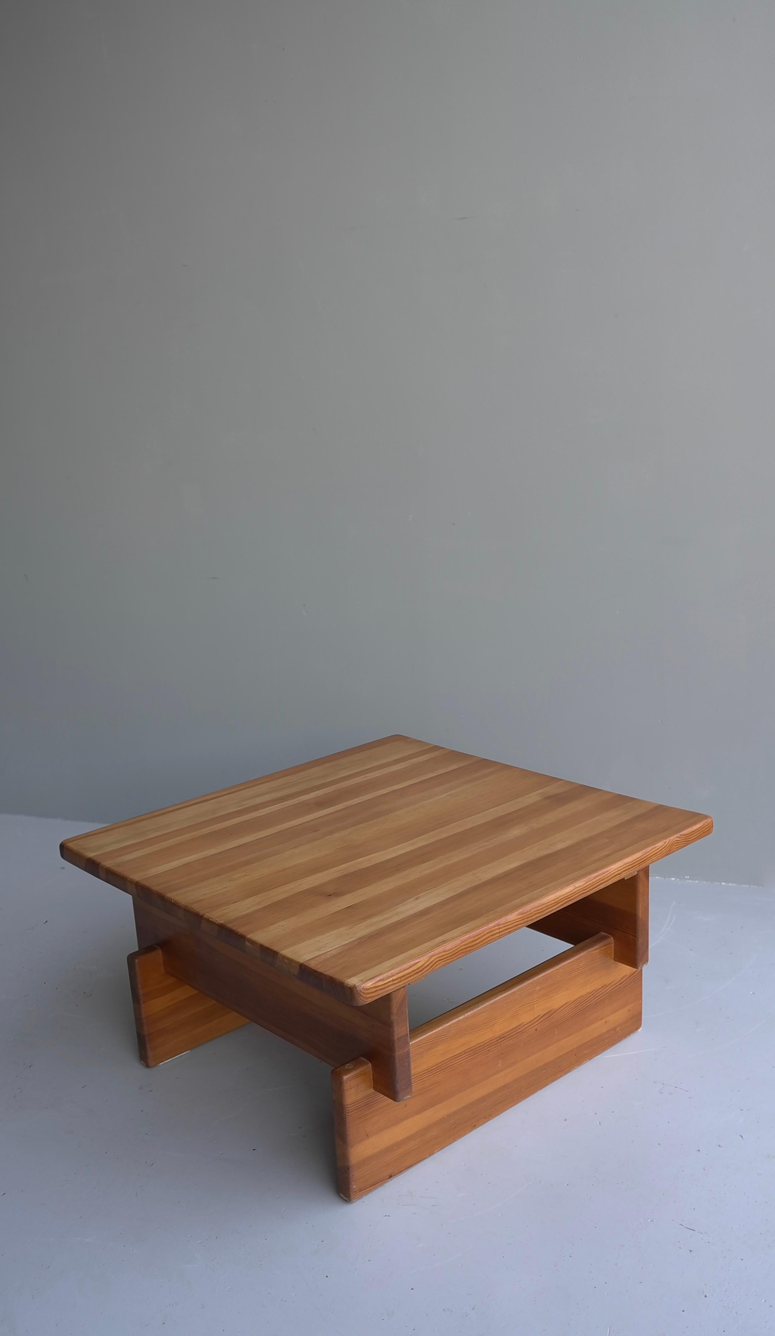Roland Wilhelmsson Coffee Table in Pine by Karl Andersson & Söner in Sweden In Good Condition For Sale In Den Haag, NL