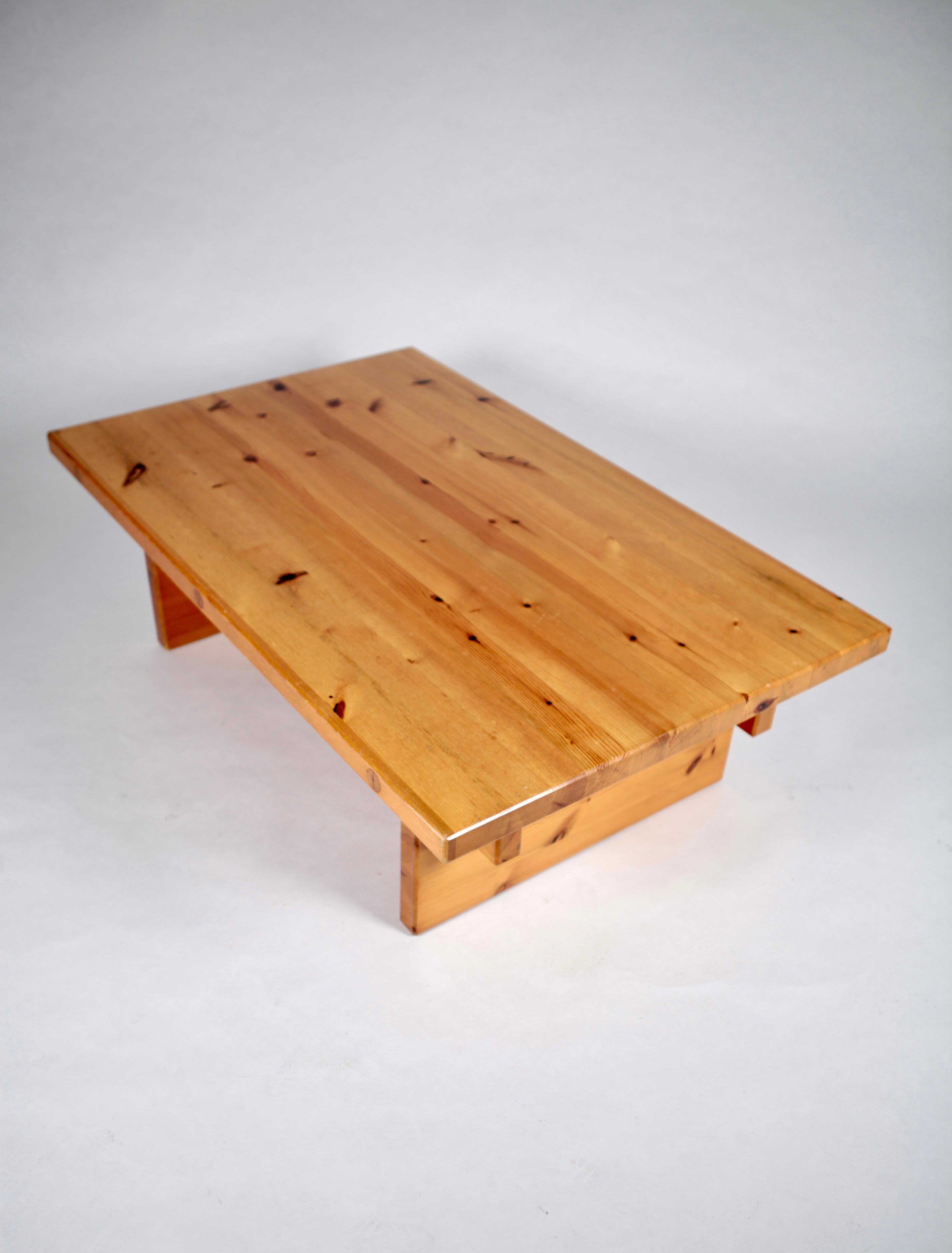 Roland Wilhelmsson, Coffee-Table in Solid Pine, Executed by Timmermannen, 1973 For Sale 4
