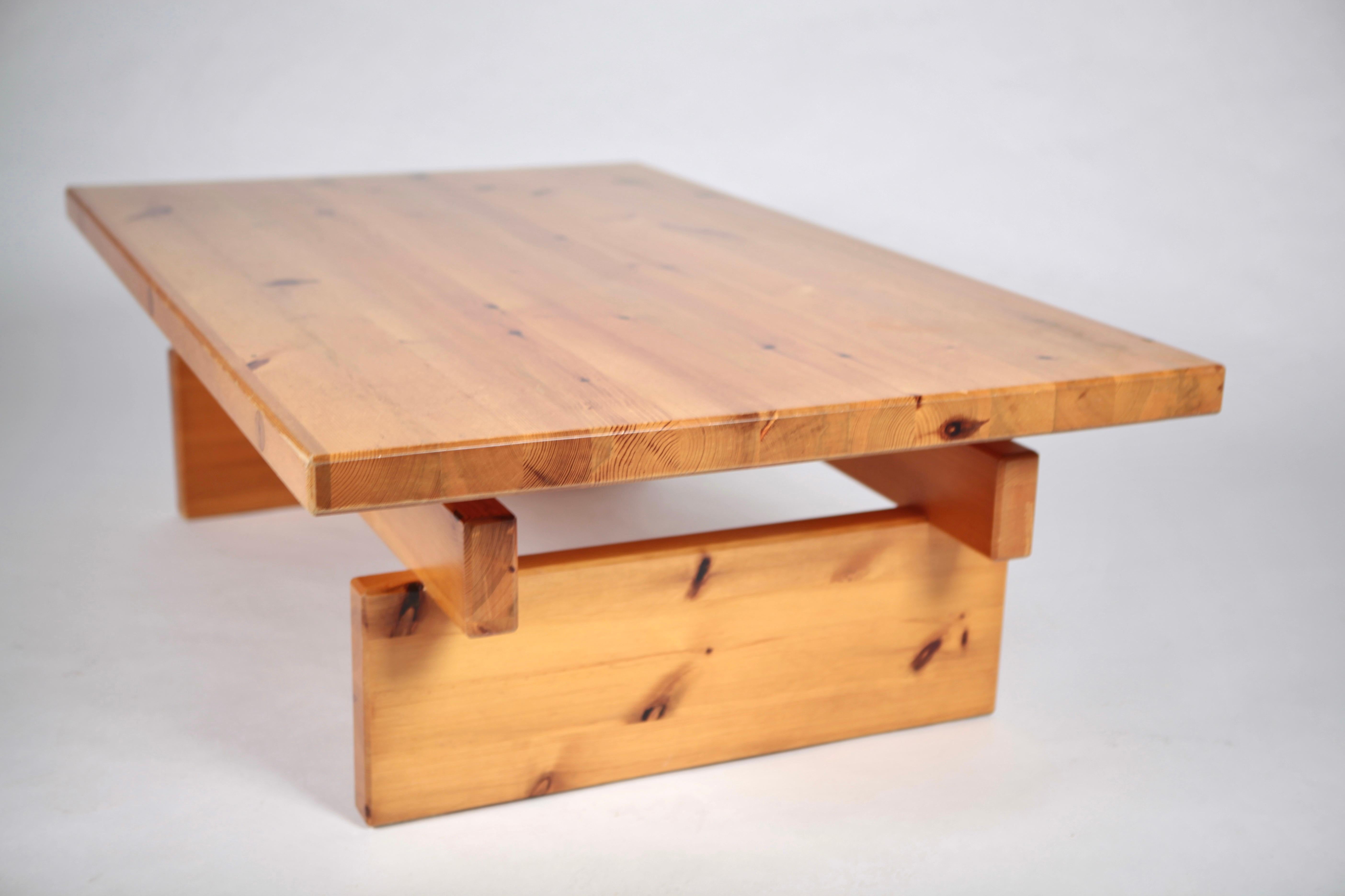 Roland Wilhelmsson, Coffee-Table in Solid Pine, Executed by Timmermannen, 1973 For Sale 7
