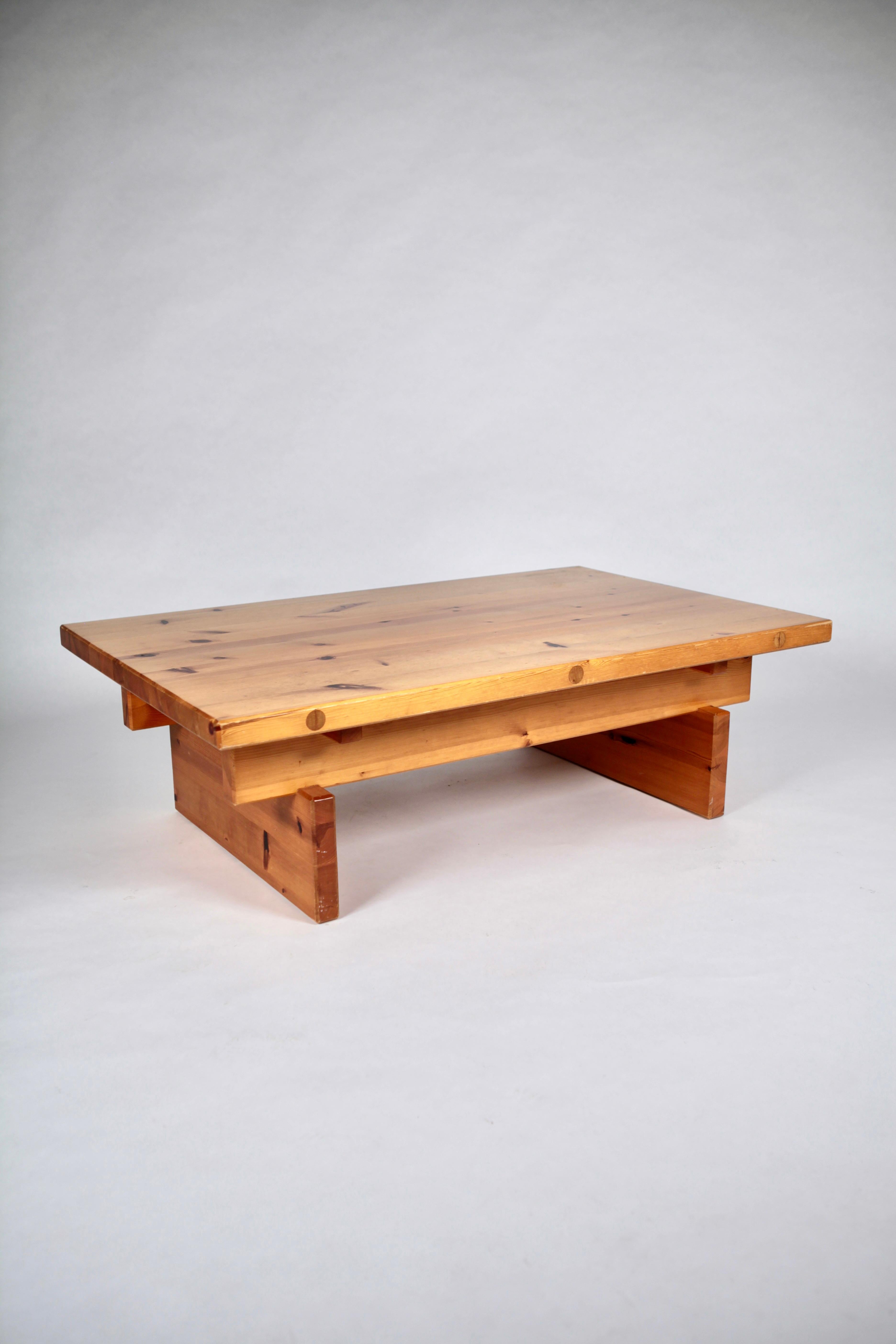 Swedish Roland Wilhelmsson, Coffee-Table in Solid Pine, Executed by Timmermannen, 1973