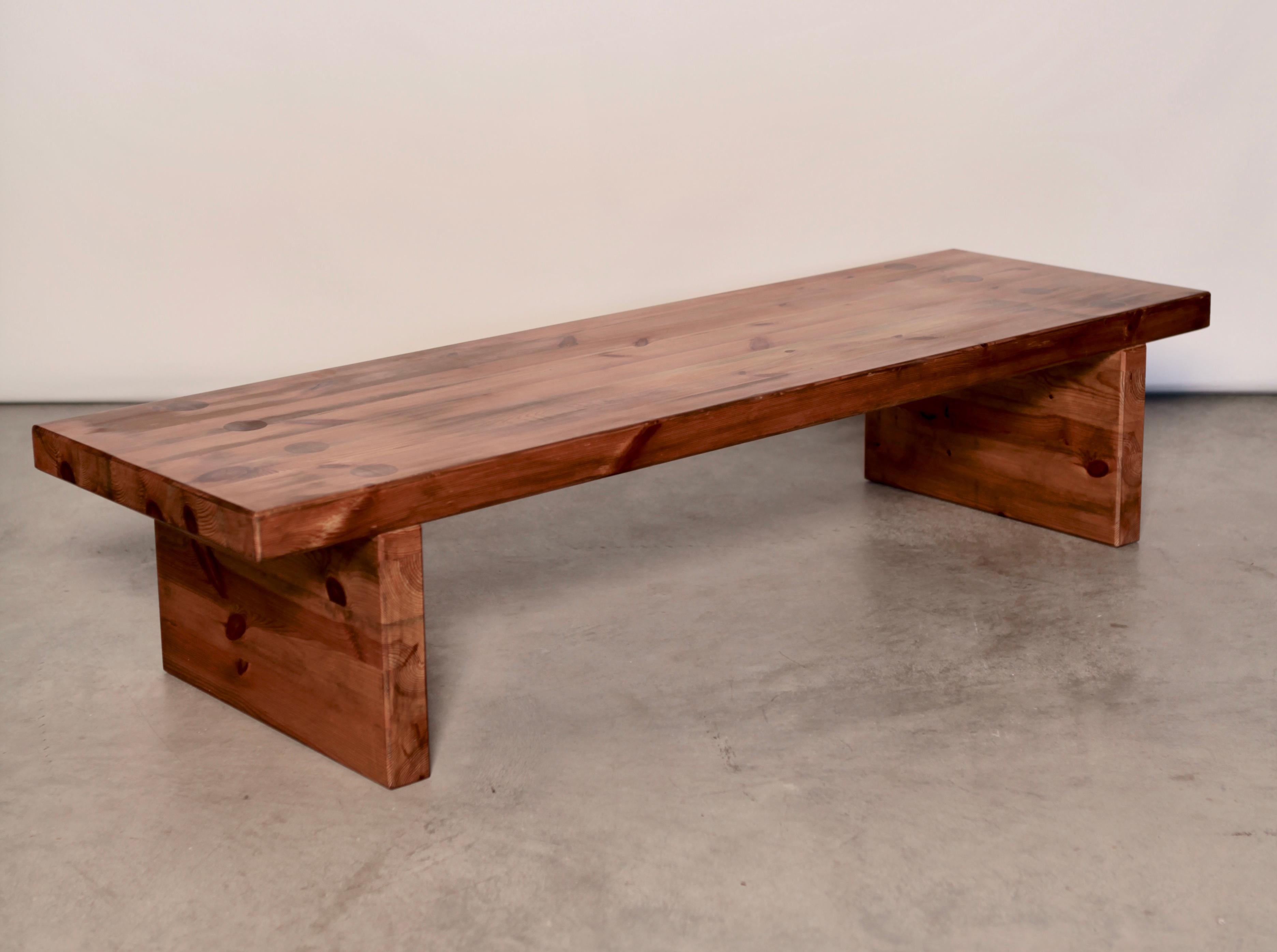 Roland Wilhelmsson, large and rare coffee-table or bench, in stained pine, in excellent vintage condition.
Manufactured by Karl Andersson & Söner AB in Sweden, 1960s.