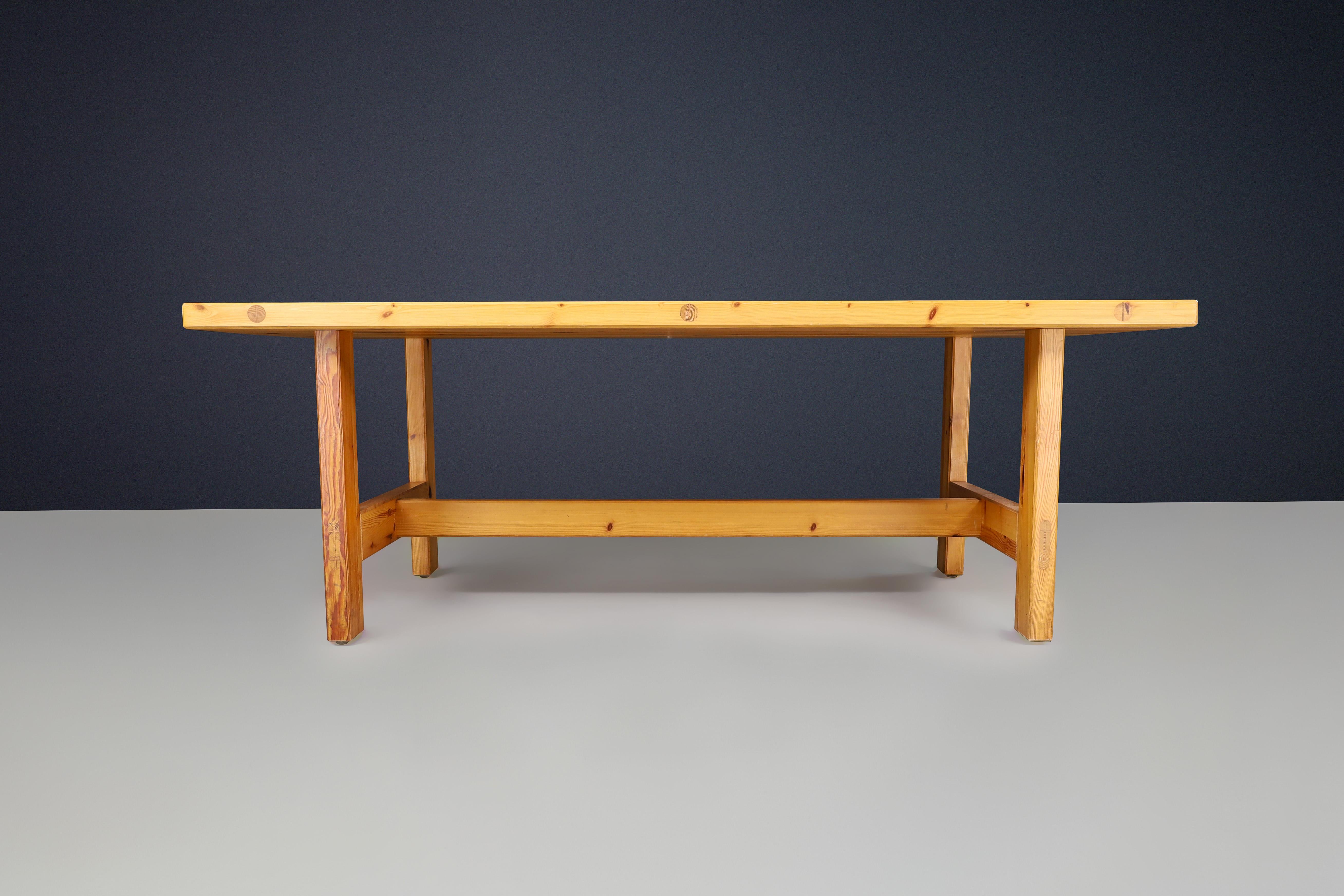 Roland Wilhelmsson for Karl Andersson & Söner Large rectangular Solid Pine Table Sweden 1970.

This is a description of a massive Swedish pine dining table designed by Roland Wilhelmsson for Karl Andersson & Söner in the 1970s. The table has a