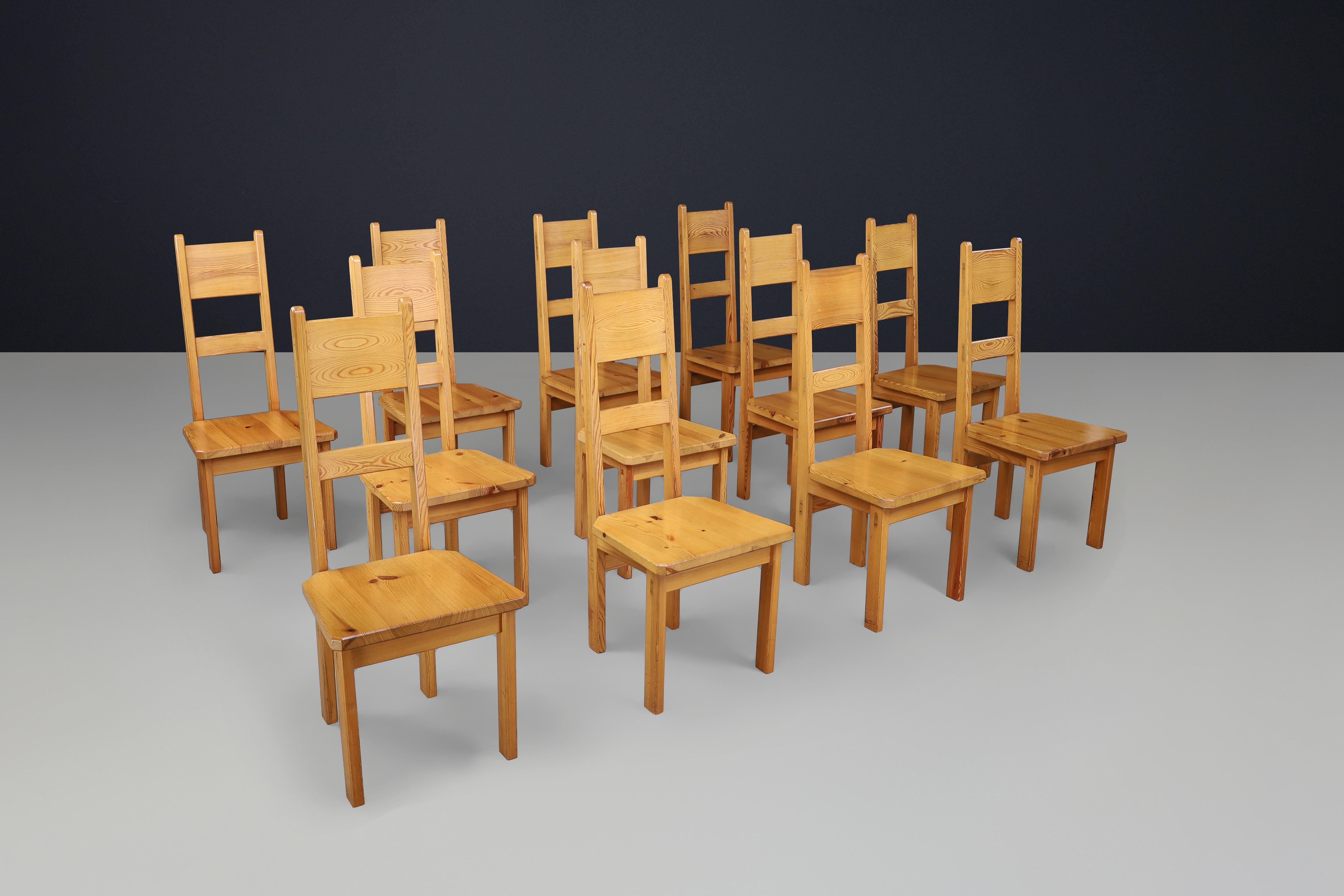 Set of twelve Roland Wilhelmsson for Karl Andersson & Söner Solid Pine Wood Chairs Sweden 1970s

These are a set of twelve solid pine chairs designed in the 1960s by Roland Wilhelmsson and manufactured by Karl Andersson & Söner. The chairs have