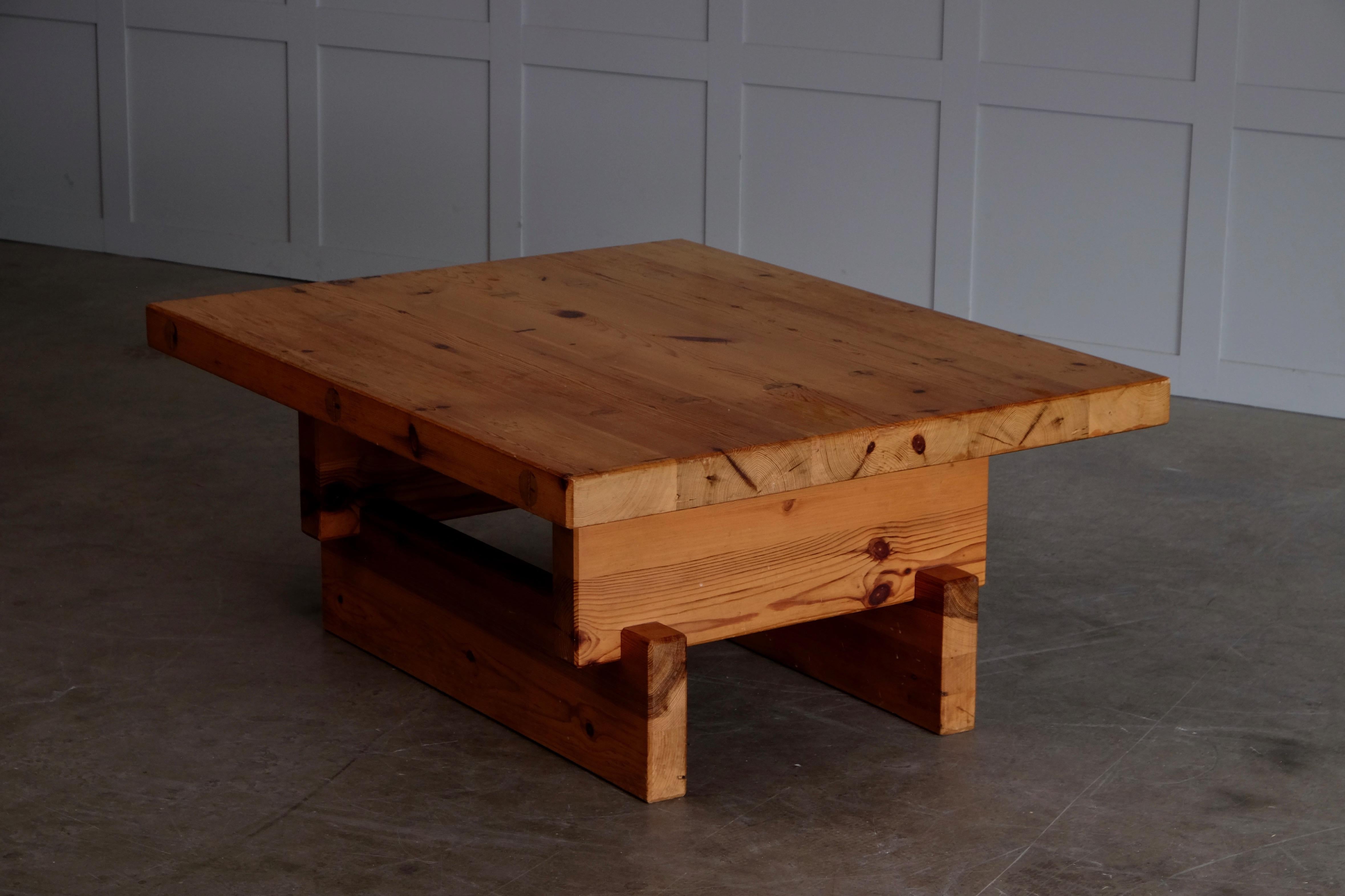 Handcrafted massive pine coffee table / bench. Designed by Roland Wilhelmsson and executed by the hand of the artist in Ågesta 1972, Sweden. Hand-signed Roland Wilhelmsson, Ågesta.
 