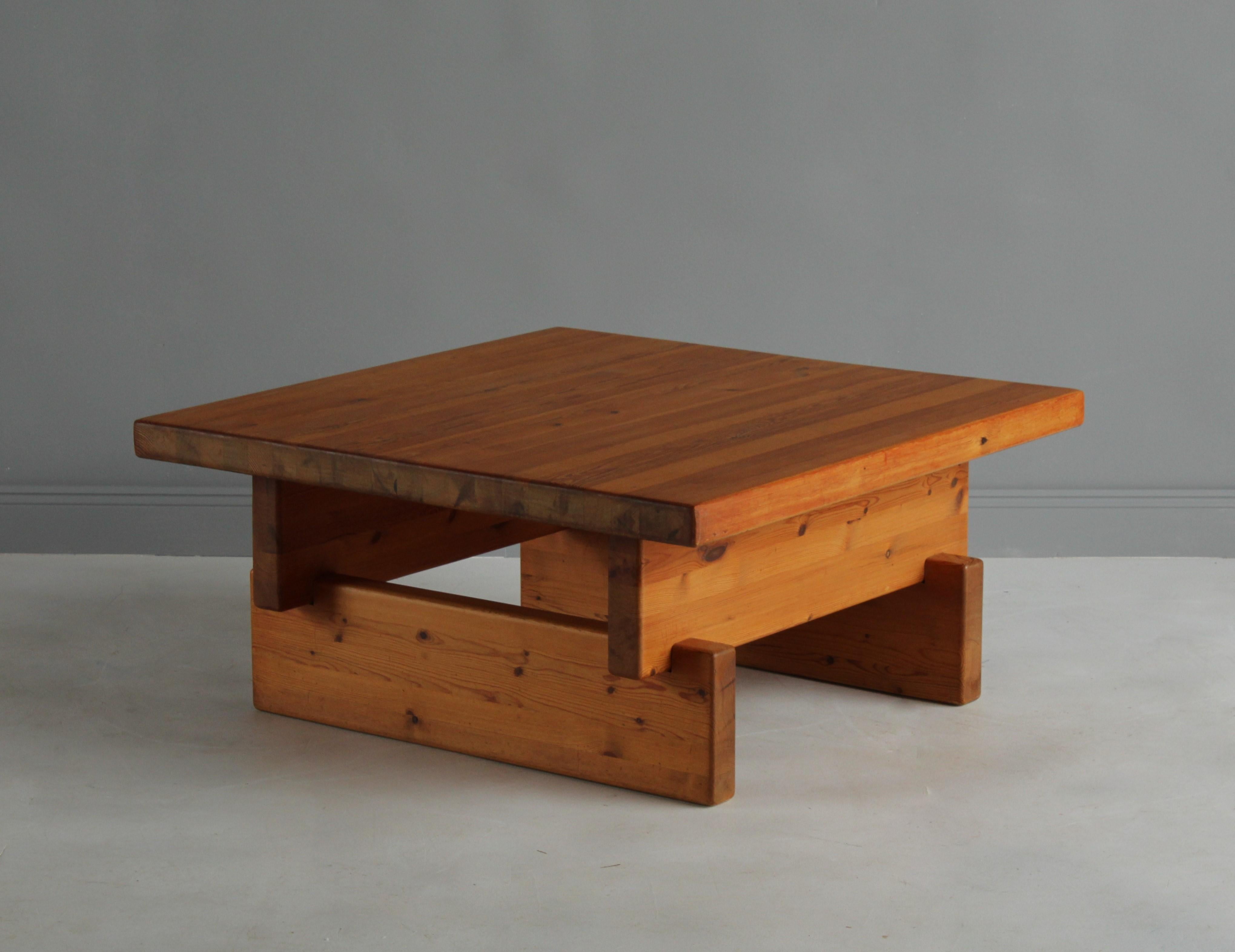 A modernist / Minimalist studio coffee table. Attributed to Roland Wilhelmsson. Most likely produced by Karl Andersson & Söner. Construction in sold pine blocks stacked on each other. 



