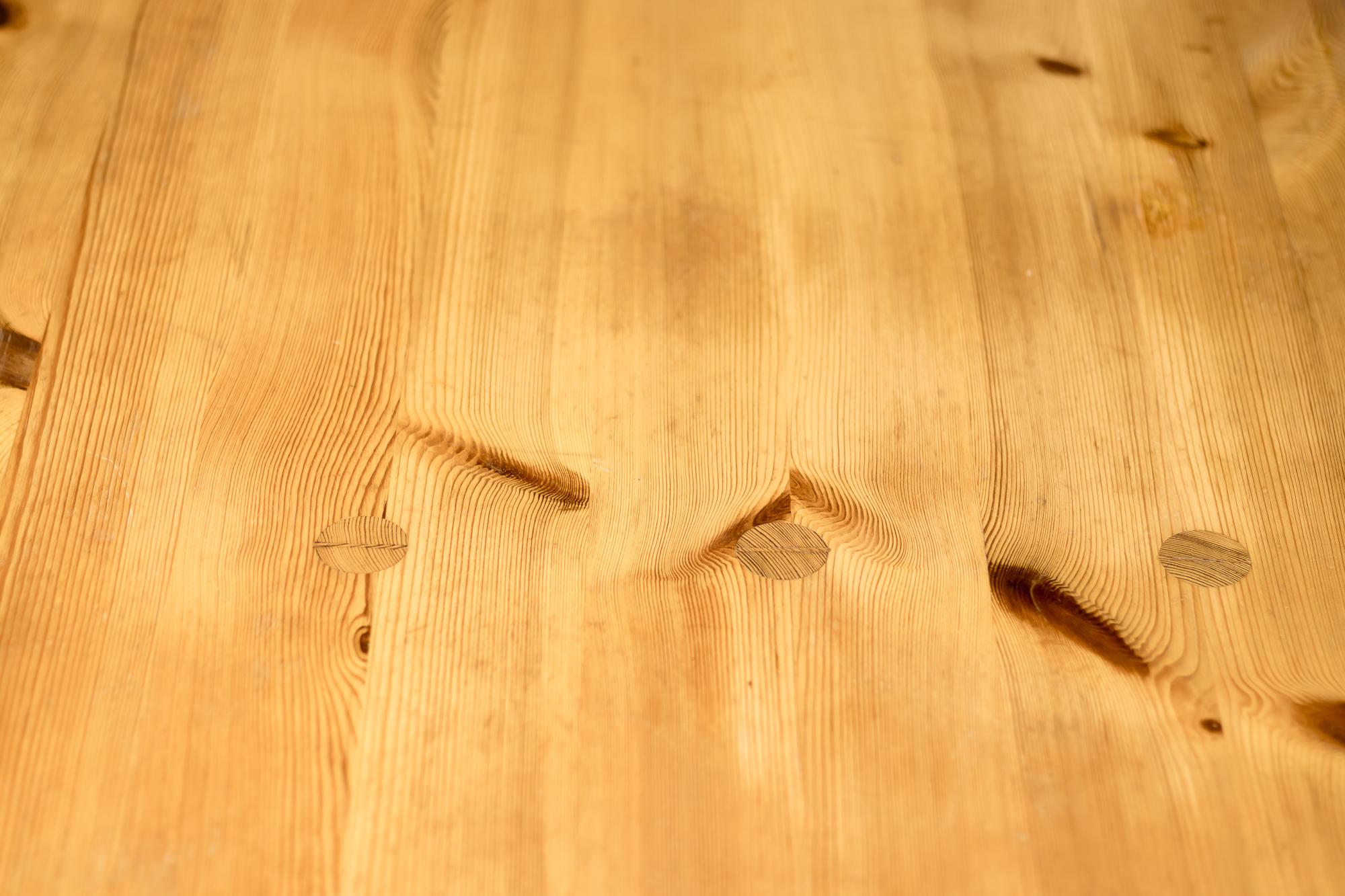 Suédois Table à manger scandinave du milieu du siècle dernier en pin de l'Oregon Roland Wilhelmsson en vente