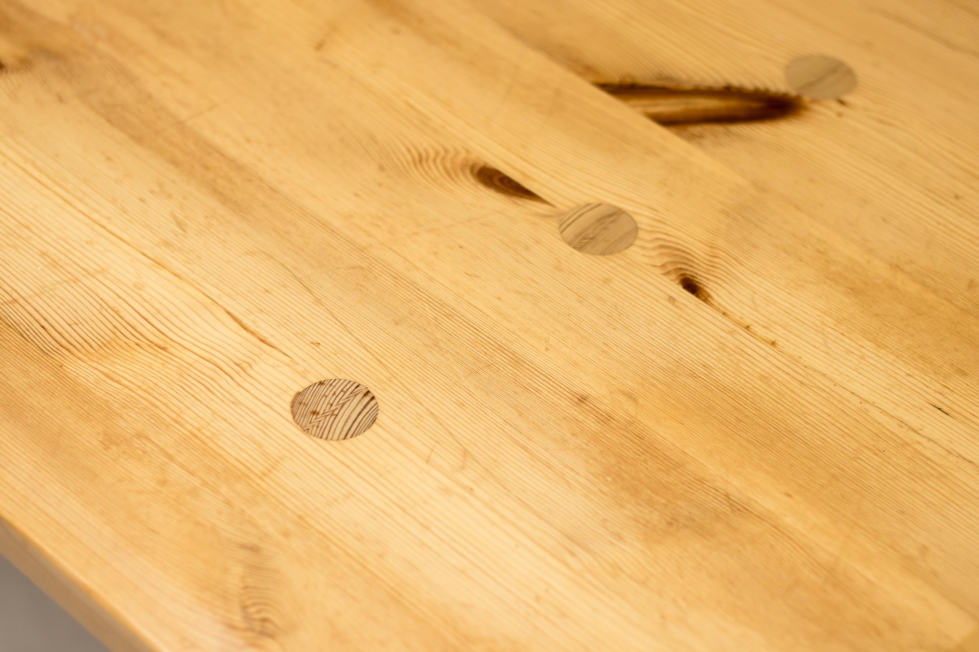 Table à manger scandinave du milieu du siècle dernier en pin de l'Oregon Roland Wilhelmsson en vente 1