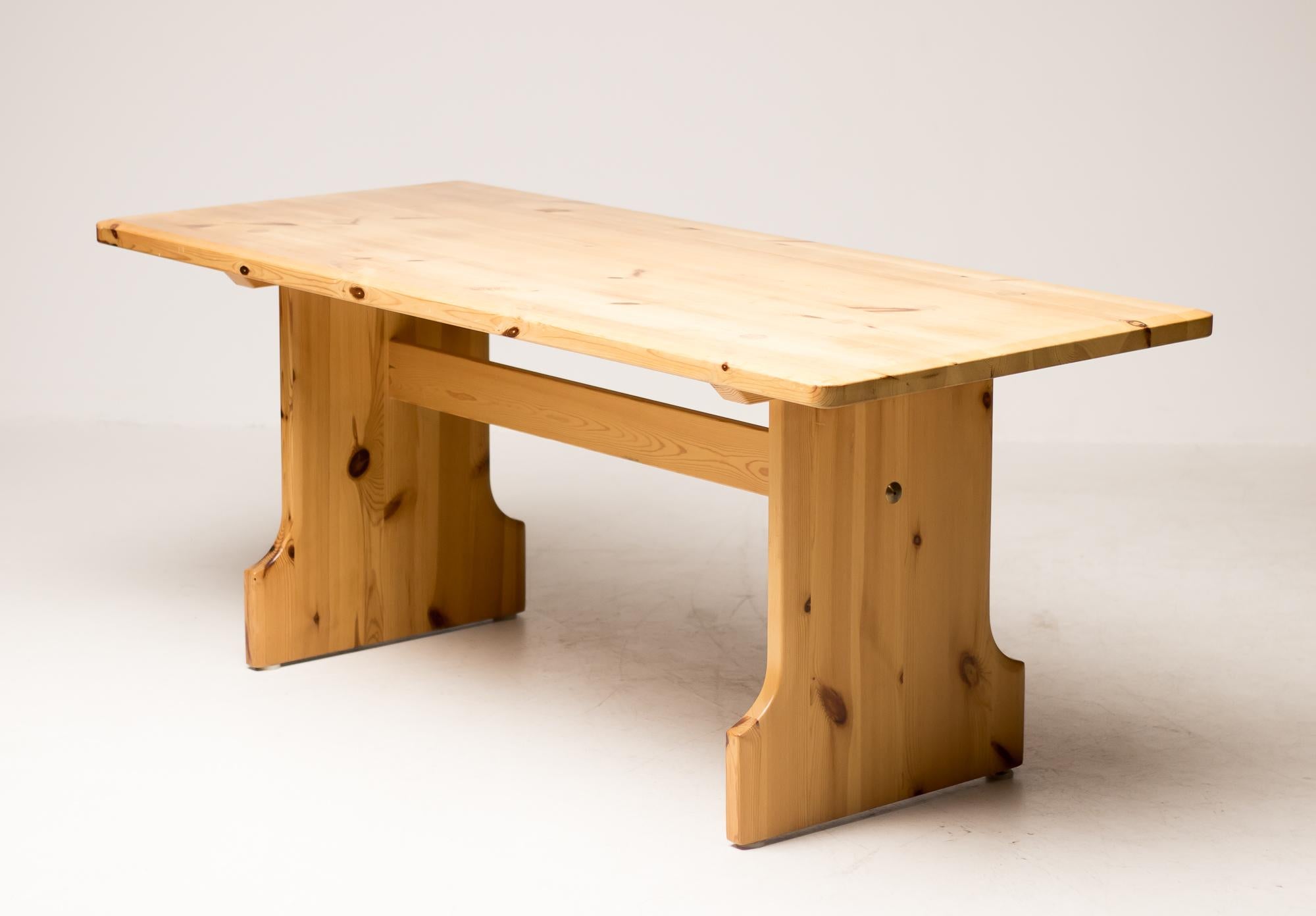 Table à manger scandinave du milieu du siècle dernier en pin de l'Oregon Roland Wilhelmsson en vente 2
