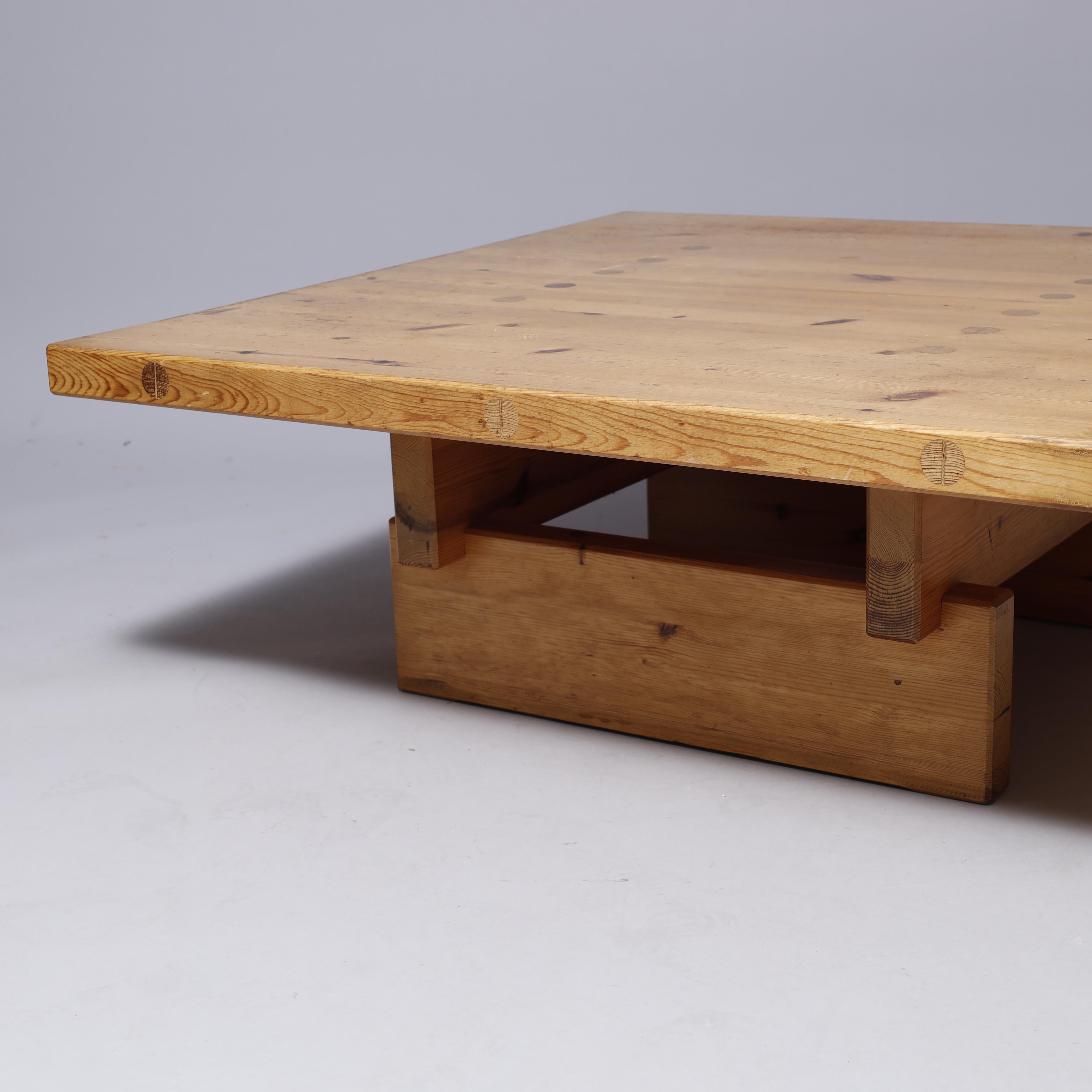 Roland Wilhelmsson Couchtisch aus Kiefernholz, Karl Andersson & Söner, Schweden, 1960er/70er Jahre (Schwedisch) im Angebot