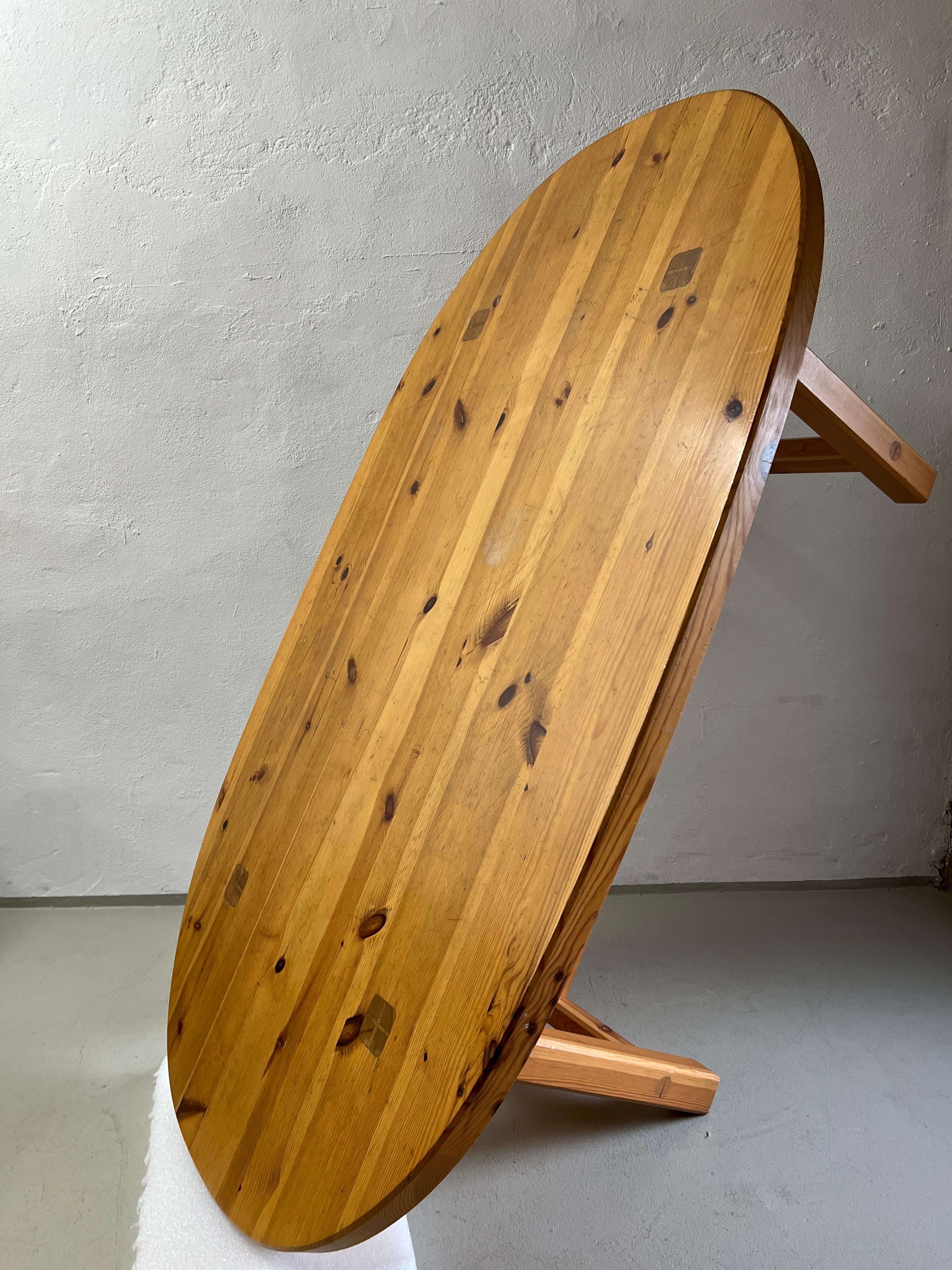 Mesa de comedor ovalada de pino Roland Wilhelmsson, años 70 en venta 1