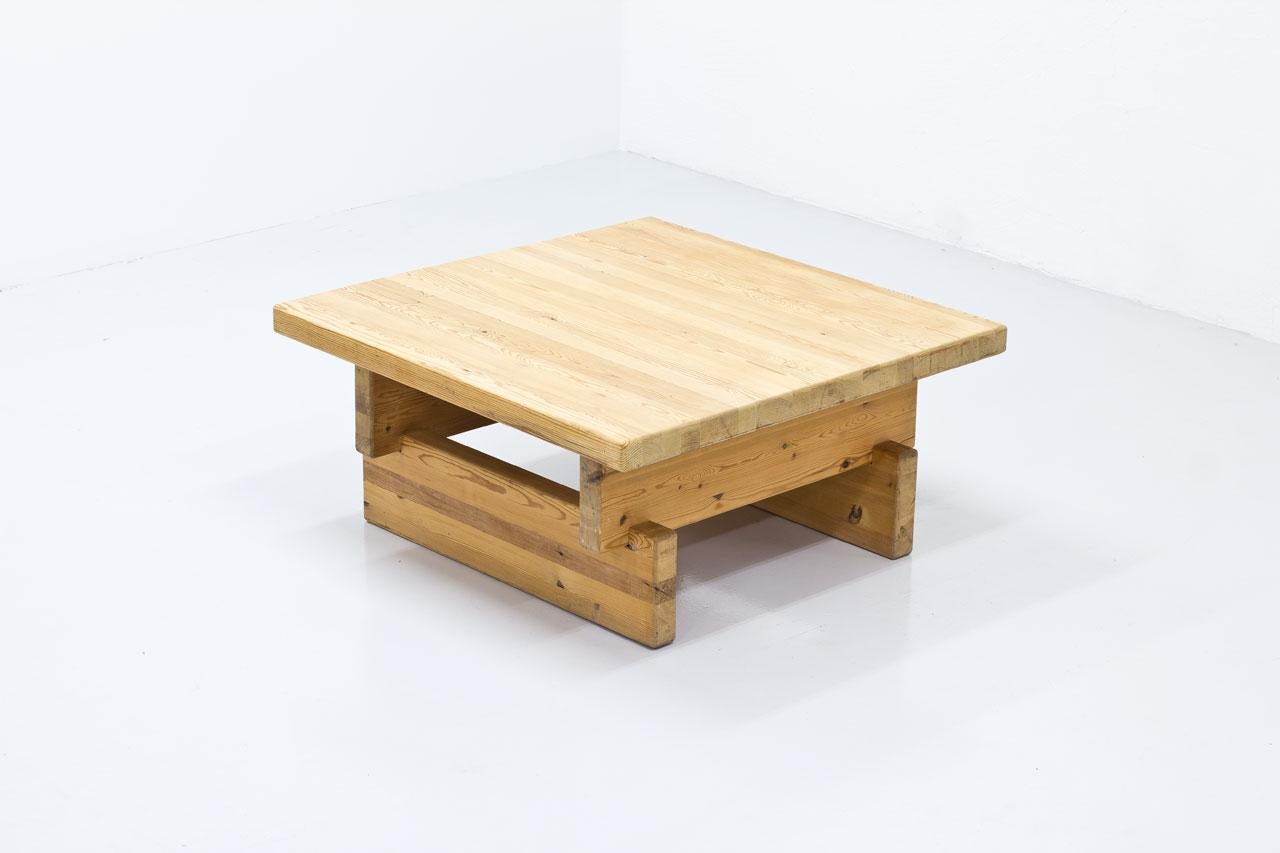 Square coffee table, design attributed to Roland Wilhelmsson. 
Manufactured by Karl Andersson & Söner AB in Sweden during the 1970s. 
Made from solid pine.