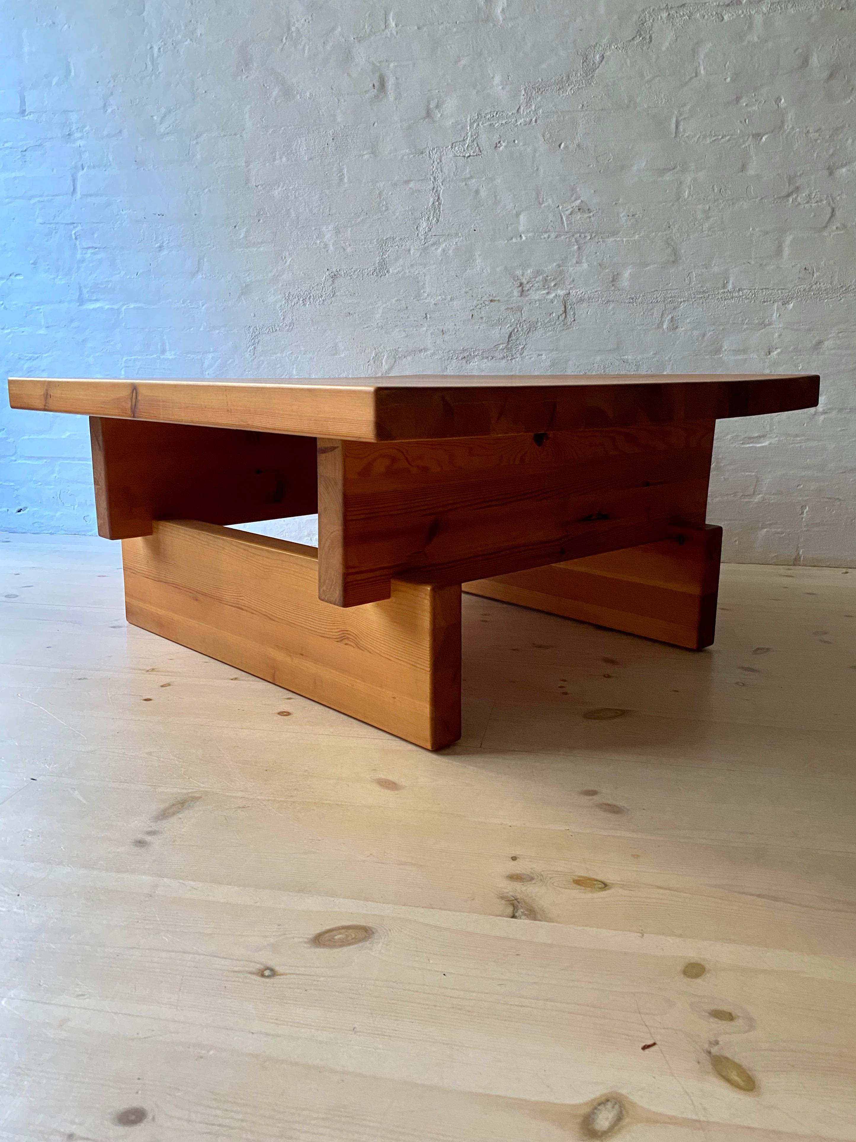 Roland Wilhelmsson Swedish Pine Coffee Table, circa 1960-1970 In Good Condition In New York, NY