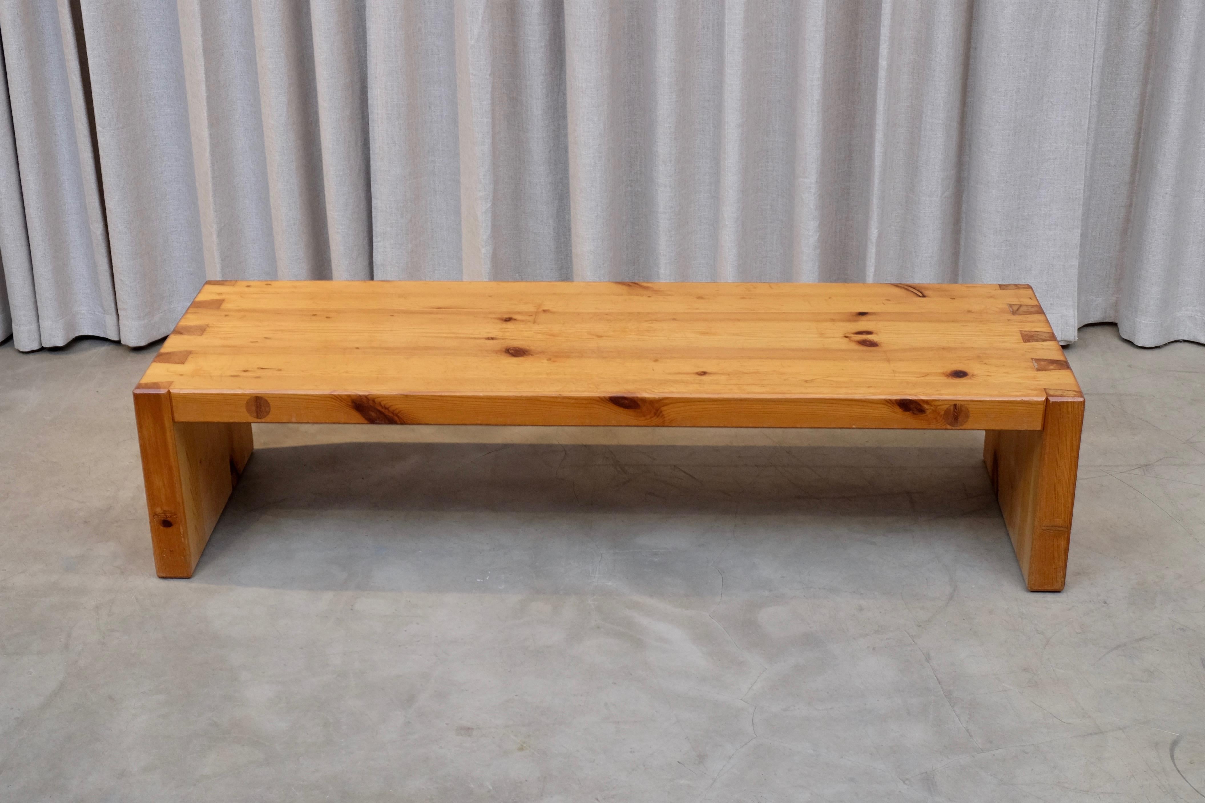 Roland Wilhelmsson Table / Bench in Pine, Produced in Sweden, 1960s In Good Condition For Sale In Stockholm, SE