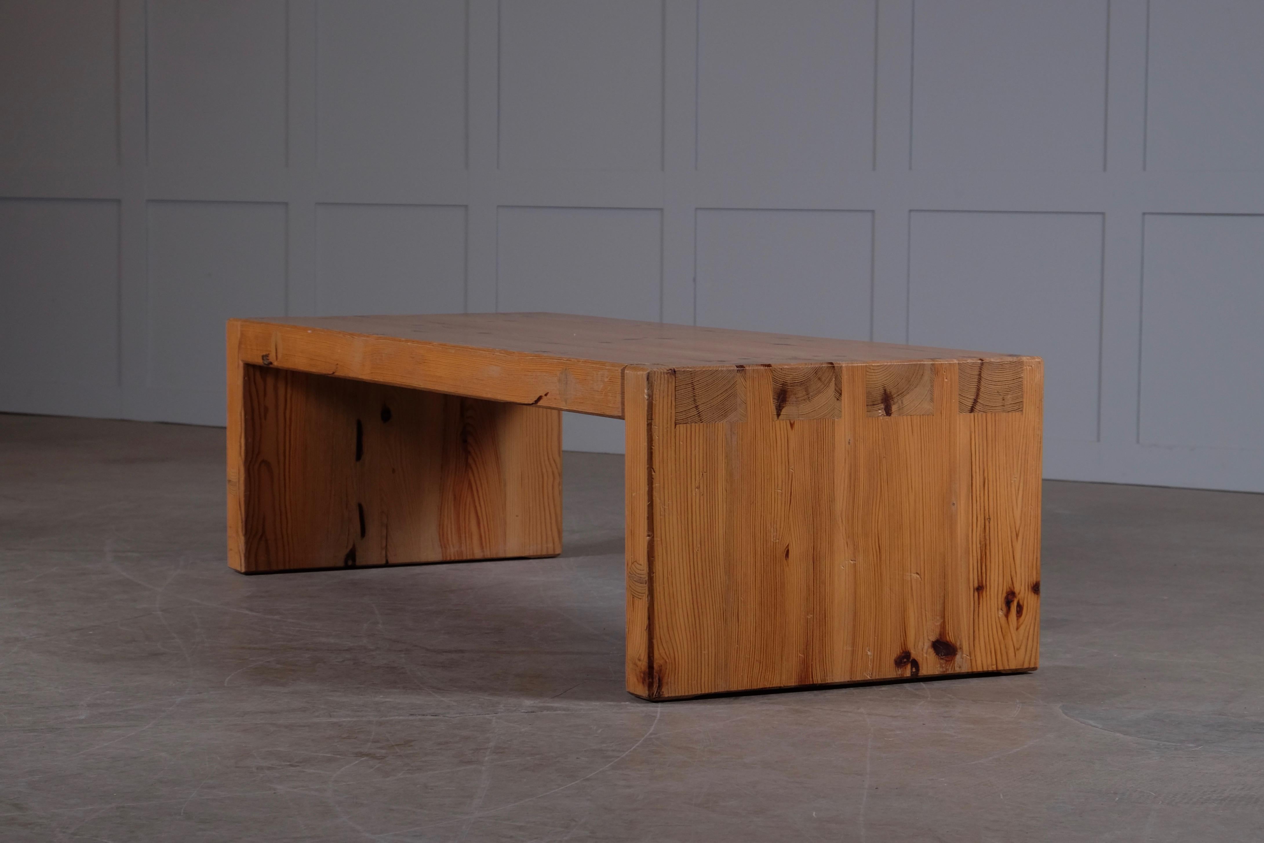 Handcrafted massive pine coffee table / bench. Designed by Roland Wilhelmsson and executed by the hand of the artist in Ågesta 1973, Sweden. Hand-signed Roland Wilhelmsson, Ågesta.
 