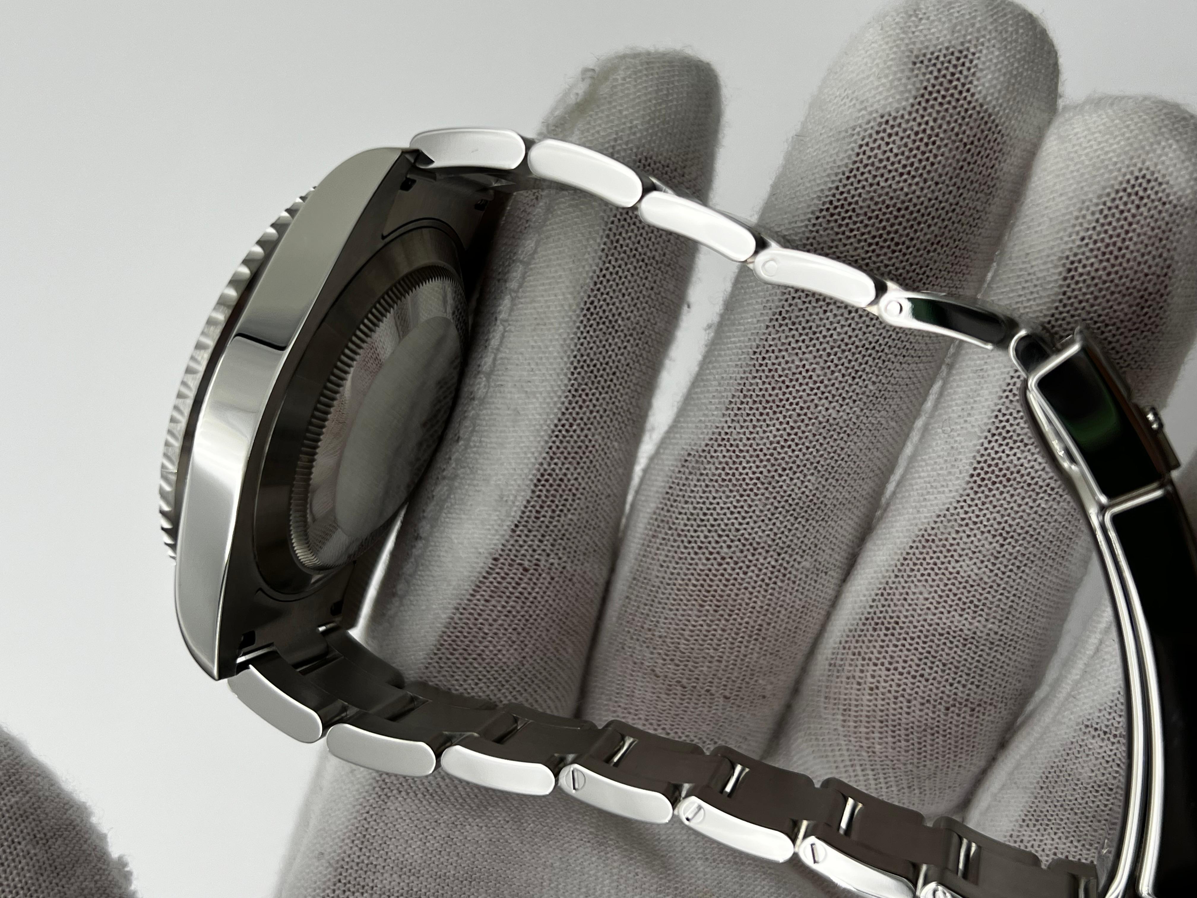 Rolex 114060 Submariner Schwarz Keramik Edelstahl Box Papier 2013 2