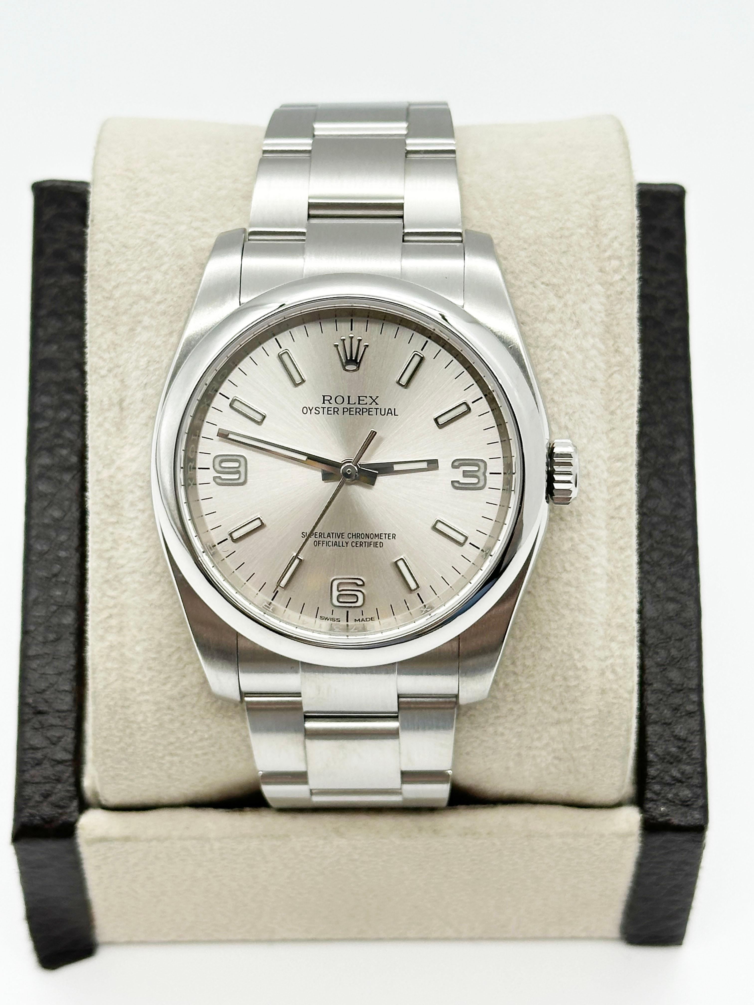 Numero di stile: 116000



Seriale: A6R73***



Anno: 2010- 2020

 

Model: Oyster Perpetual 

 

Materiale della cassa: Acciaio inossidabile 

 

Fascia: Acciaio inossidabile 

 

Lunetta: Acciaio inossidabile 

 

Quadrante: argento 

 

Volto: