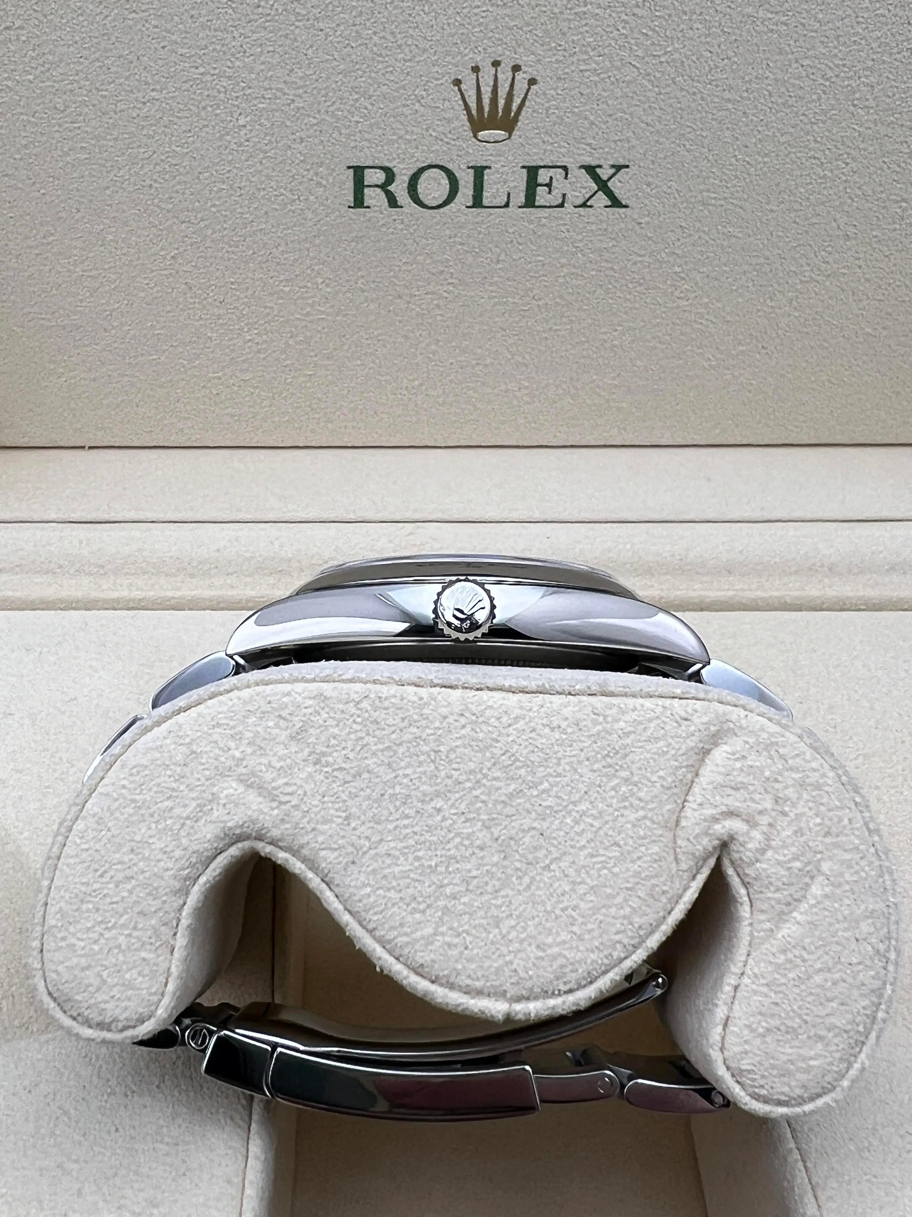 Rolex 124300 Oyster Perpetual 41mm Custom Celebration Balloon Dial Box Papers en vente 4