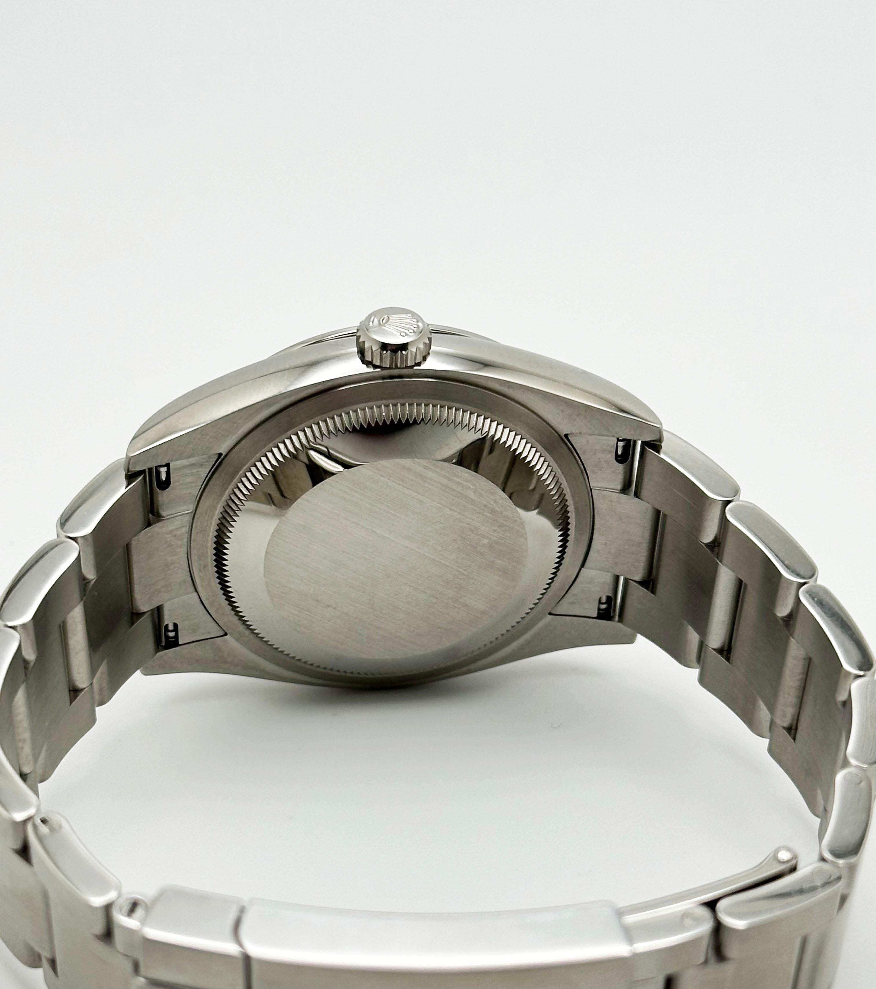 Número de estilo: 126000



De serie: 7X086***



Año: 2022

 

Model No: Oyster Perpetual 

 

Material de la caja: Acero inoxidable 

 

Banda: Acero inoxidable 

 

Bisel: Acero inoxidable 

 

Esfera: Rojo coral

 

Cara: Cristal de zafiro 


