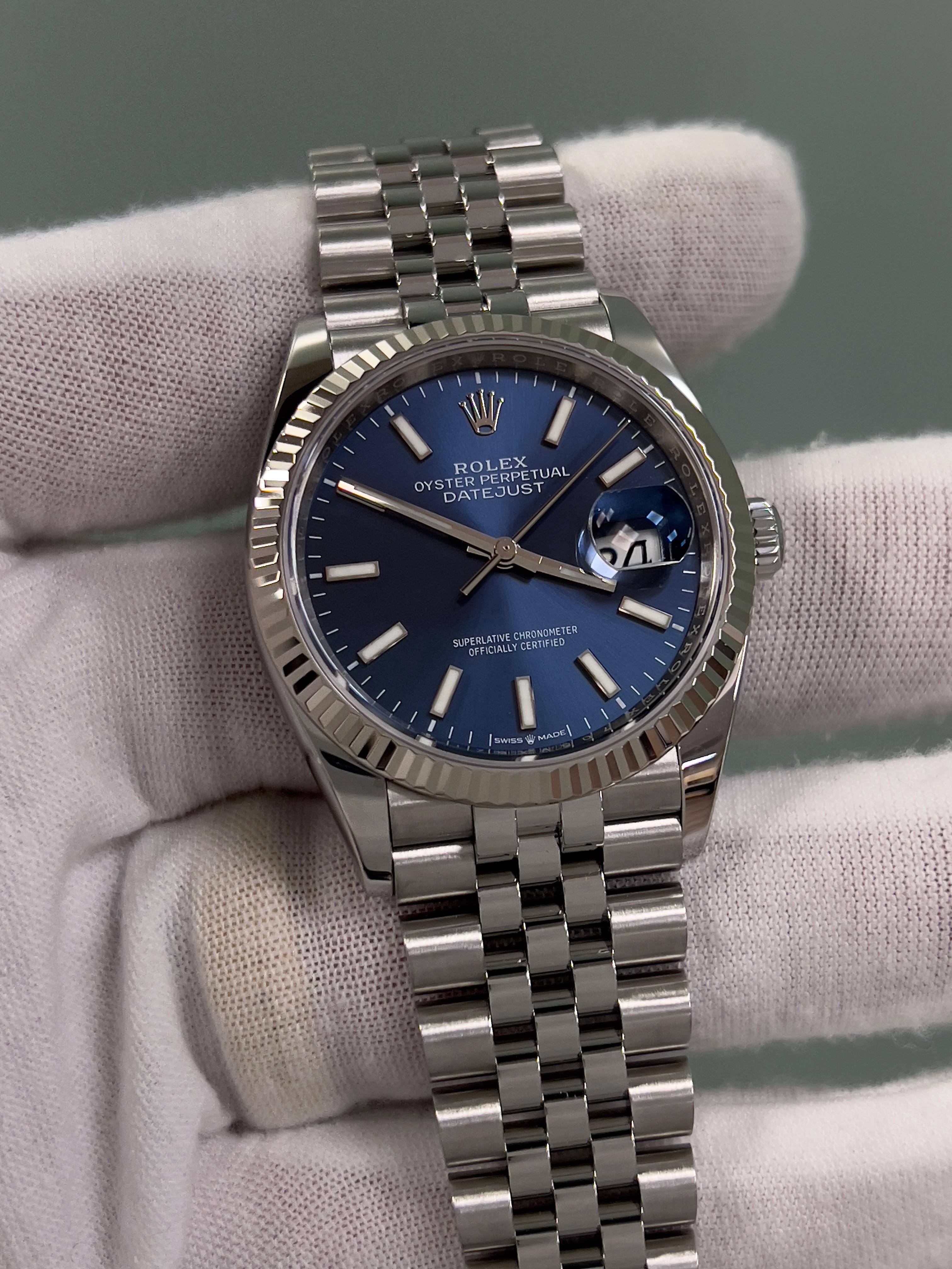 Rolex Datejust 126234 Blaues Zifferblatt Jubiläumsband Stahl 18k Gold Lünette Box Papier 2022 im Zustand „Hervorragend“ in San Diego, CA