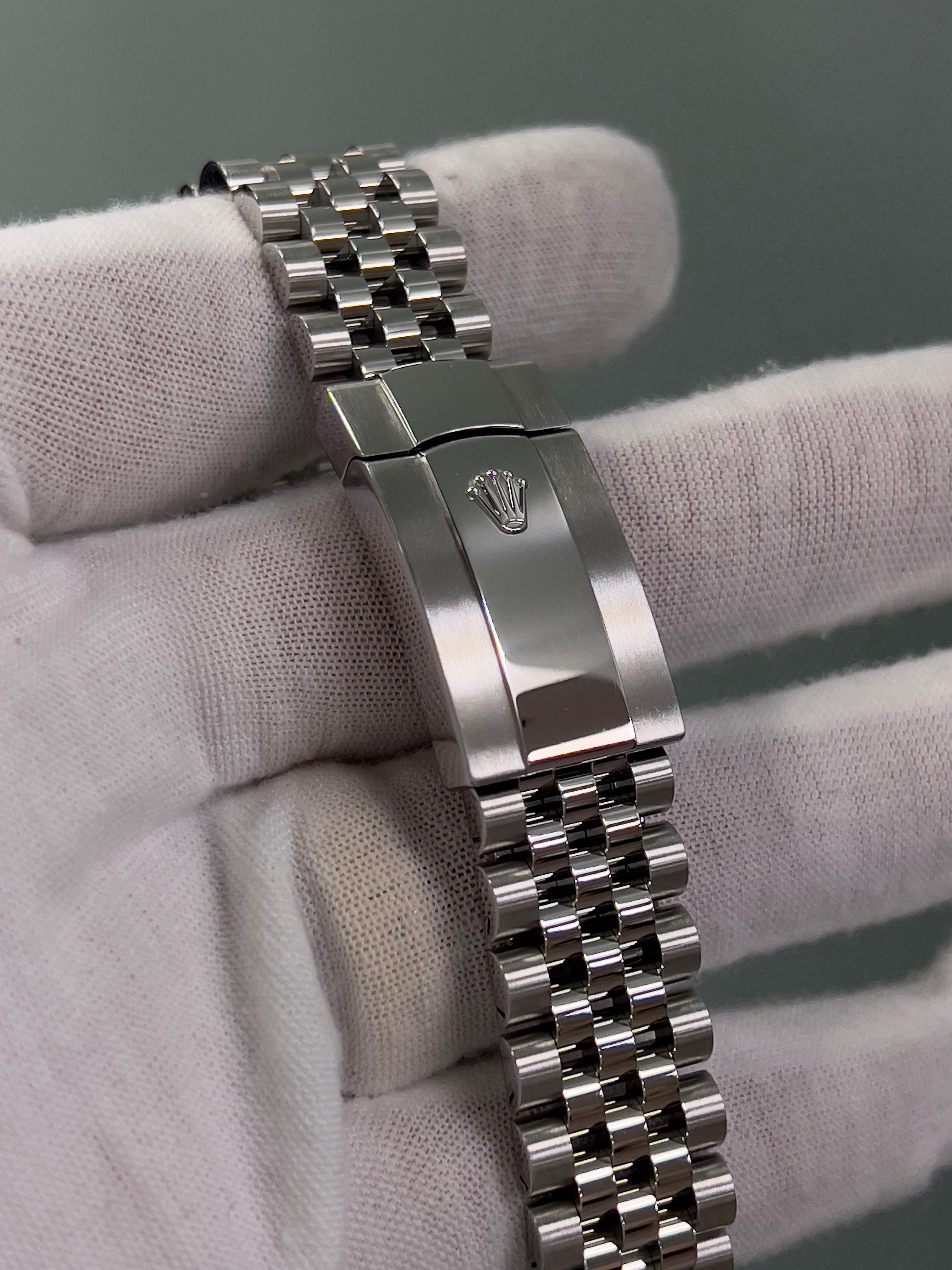 Rolex Datejust 126234 Blaues Zifferblatt Jubiläumsband Stahl 18k Gold Lünette Box Papier 2022 1