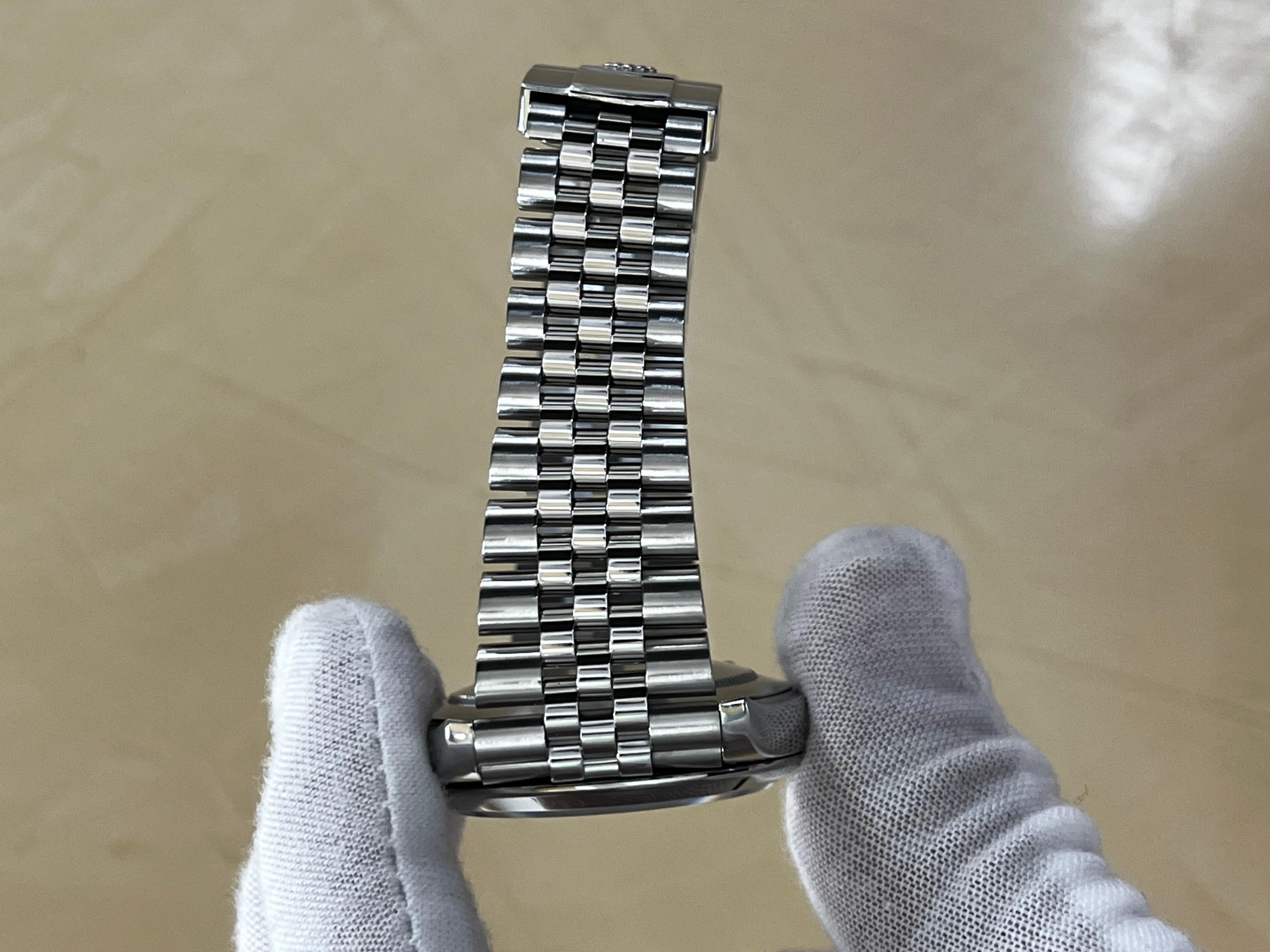 Rolex 126300 Datejust 41 Silber Zifferblatt Edelstahl Box Papier Edelstahl 7
