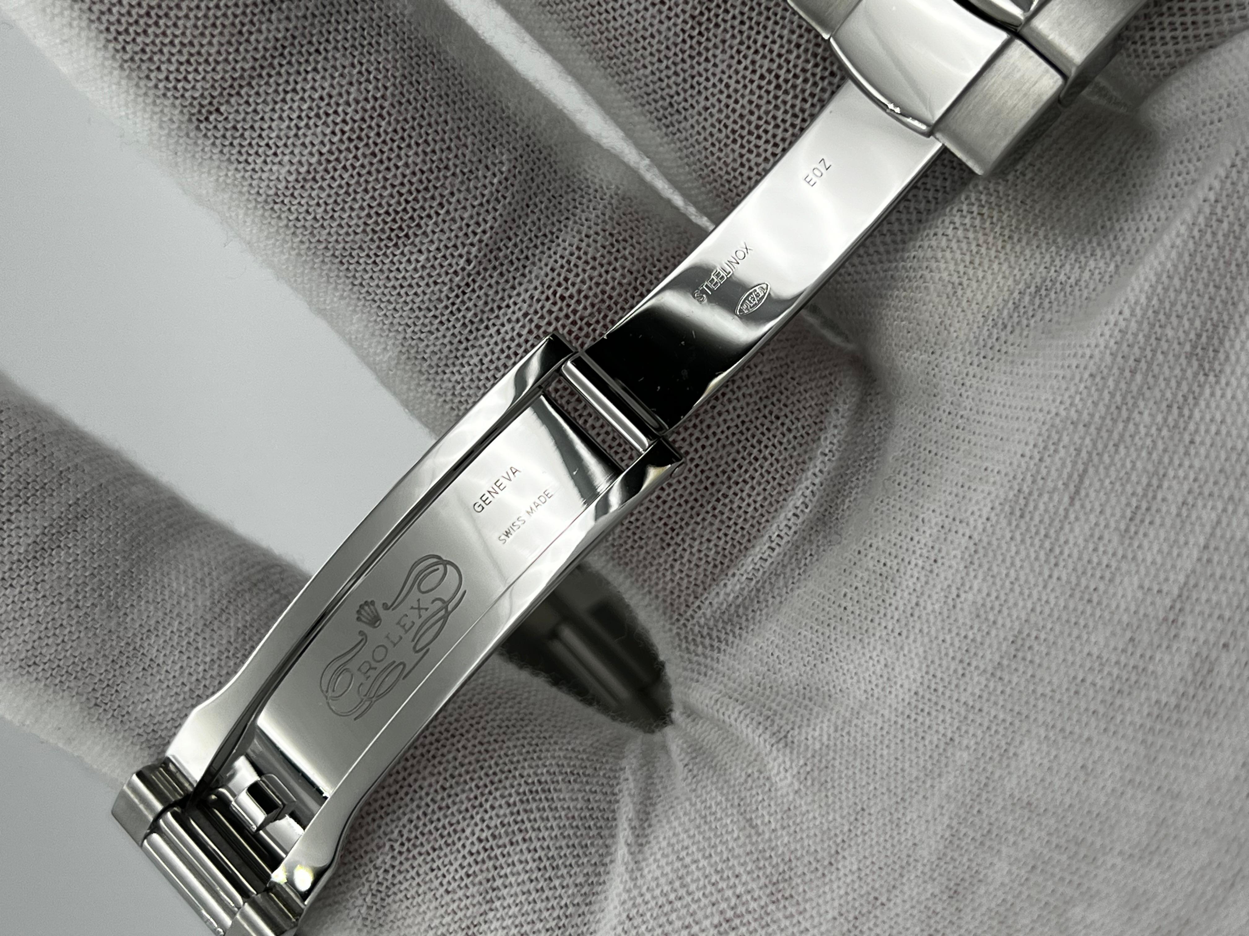 Rolex 126300 Datejust 41 Weißes römisches Zifferblatt Edelstahl-Kastenpapier 4