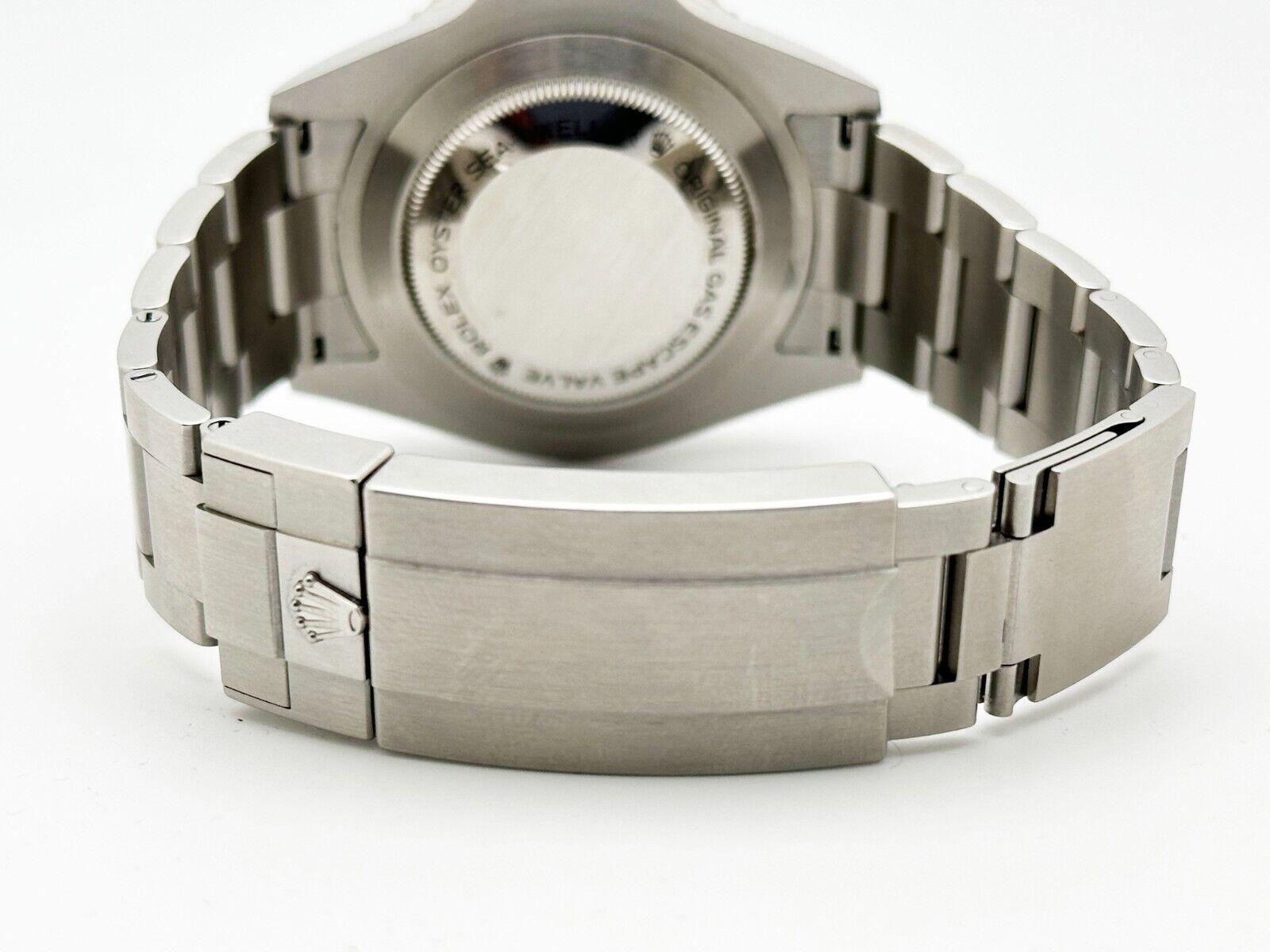 Rolex 126600 RED LETTER Sea Dweller Schwarz Keramik Edelstahl Box Papier 2020 im Zustand „Hervorragend“ in San Diego, CA