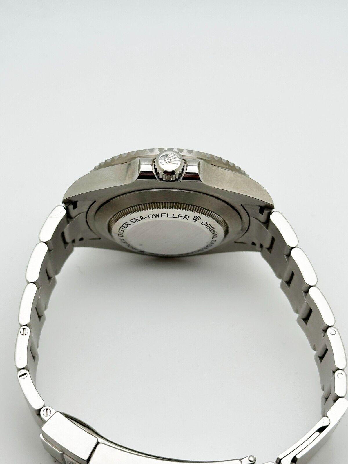 Rolex 126600 RED LETTER Sea Dweller Schwarz Keramik Edelstahl Box Papier 2020 1