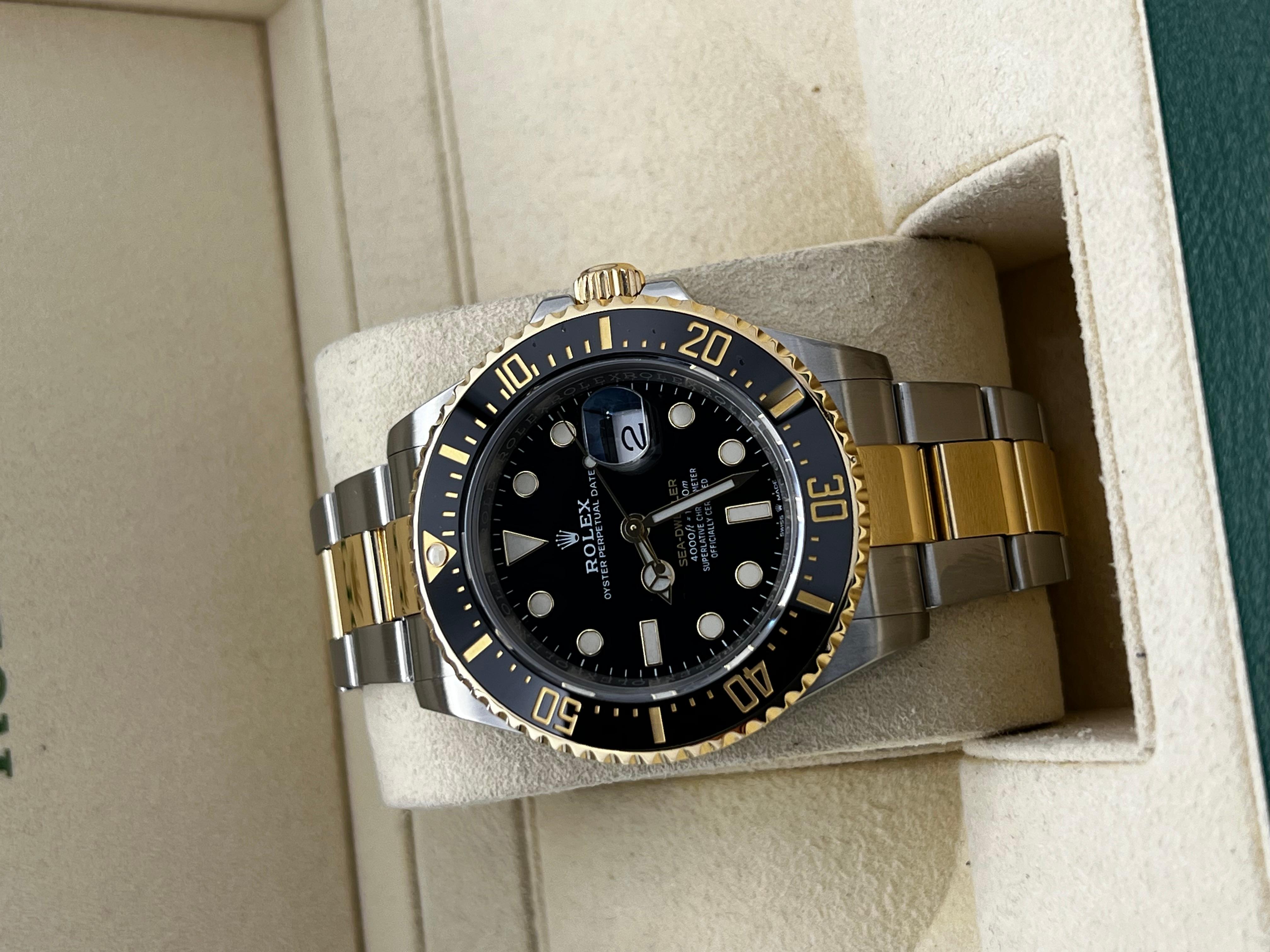 Número de estilo: 126603



Número de serie: 29J78***



Año: 2019- Ahora

 

Model No: Sea Dweller 

 

Material de la caja: Acero inoxidable 

 

Pulsera: Oro amarillo de 18 quilates y acero inoxidable 

 

Bisel: Bisel de cerámica negra 

