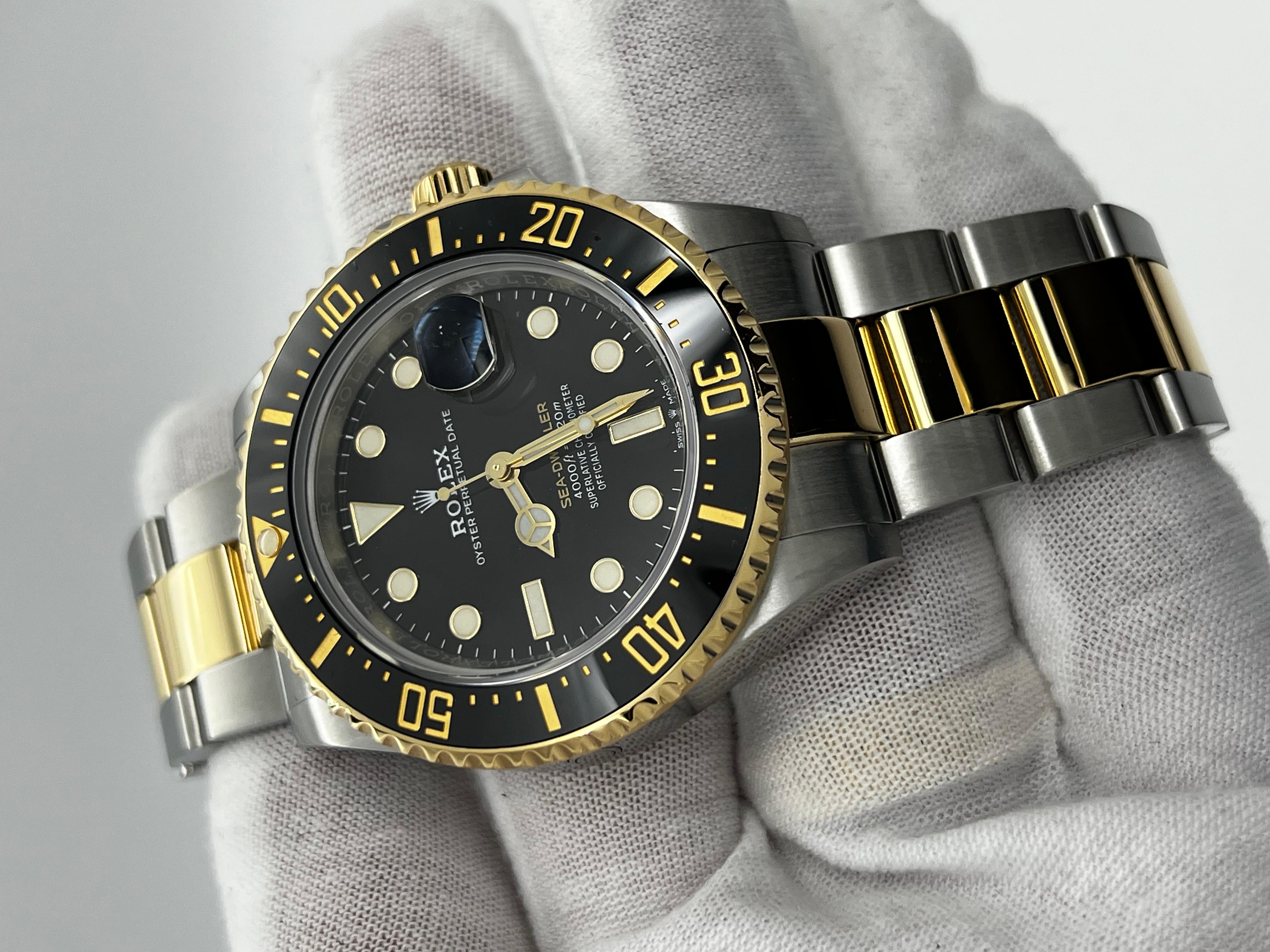 Rolex 126603 Sea Dweller Cerámica Negra Oro Amarillo 18K Caja Acero Inoxidable en Excelente Estado en San Diego, CA
